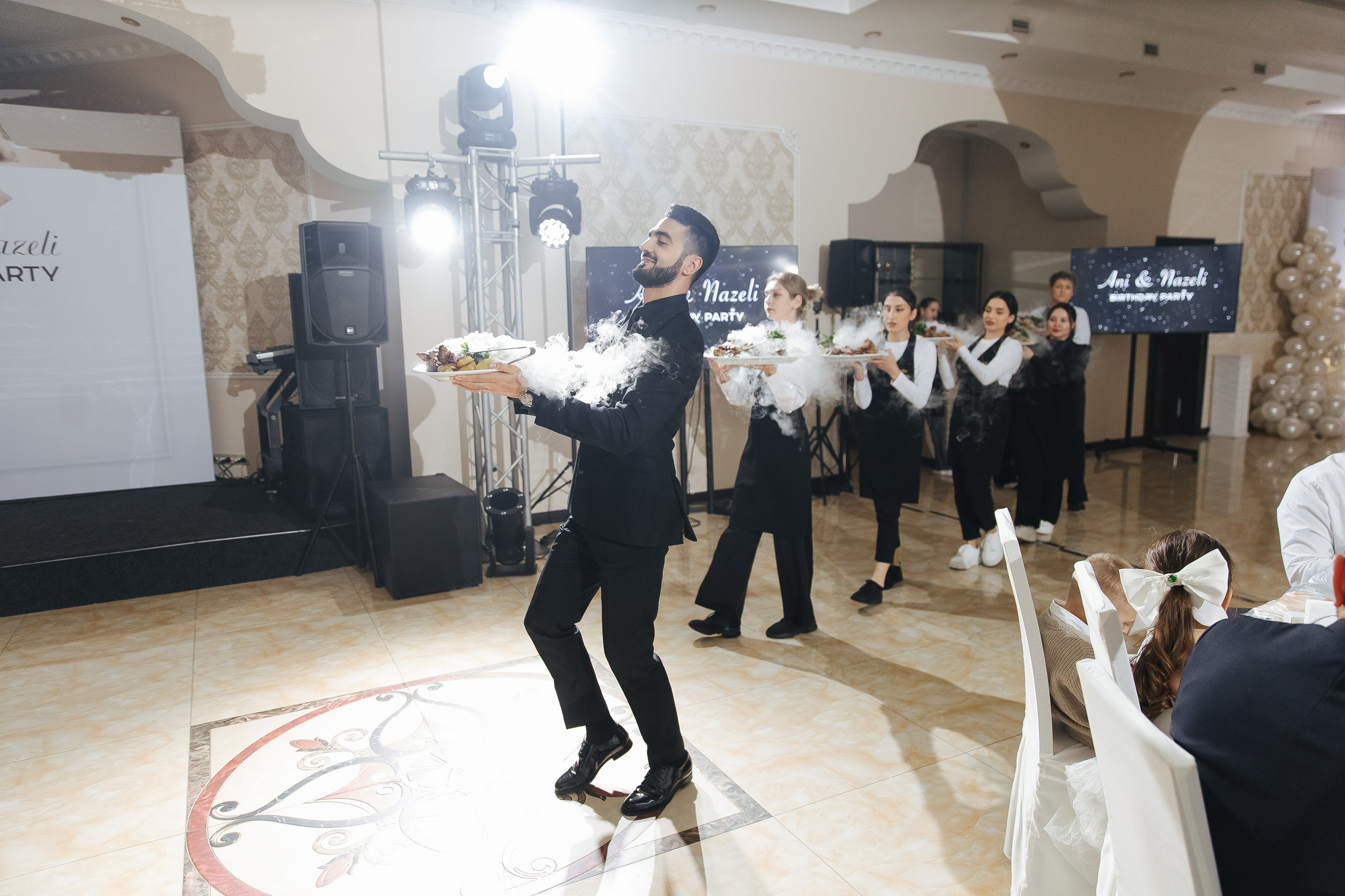 Ани и Назели. 35&5 День рождения, «Янтарь». Фотограф в Красноярске Надежда Воскресенская