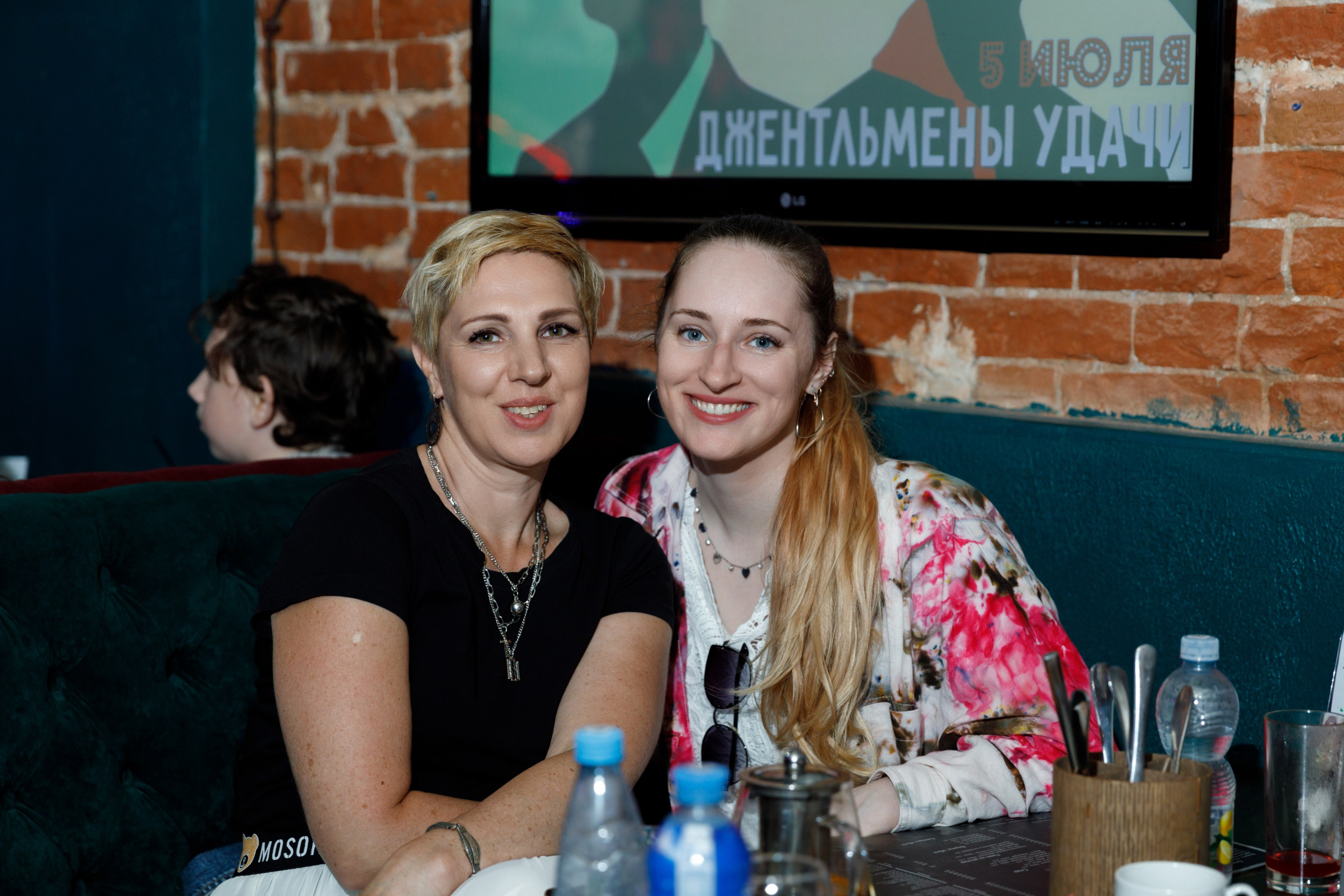 Концерт группы «Джентельмены удачи». Фотограф Анна Телекаева, выпускные альбомы, семейные и репортажные съемки в Омске