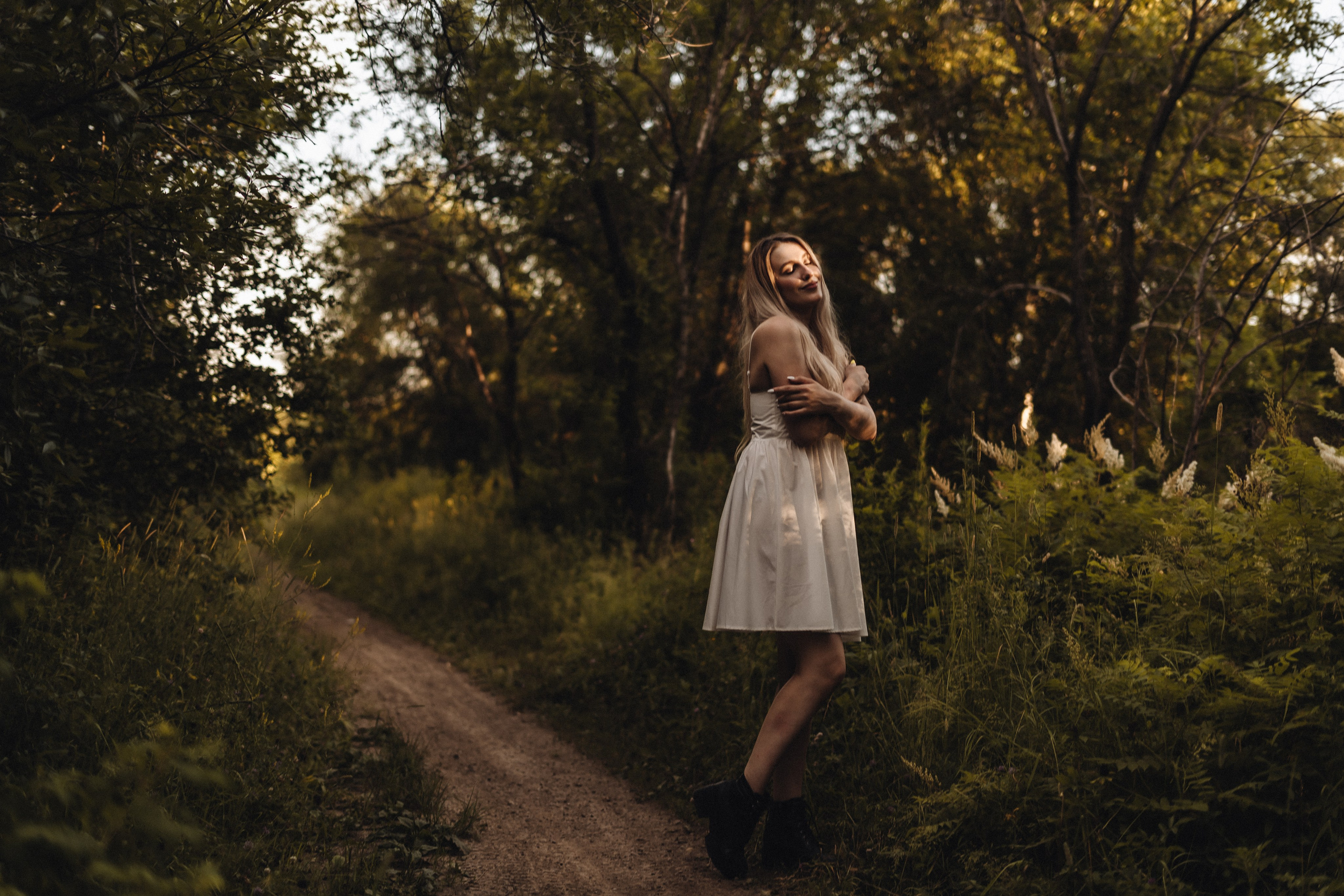 Яркая девушка и теплое лето. Фотограф сахалин