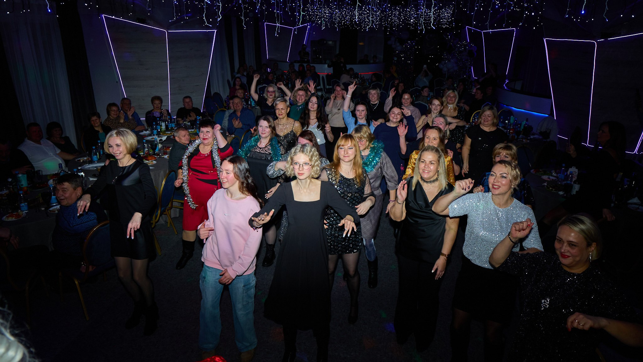 Предновогодняя вечеринка. Свадебный и семейный фотограф в г. Волхов Алексей Кочерыжкин