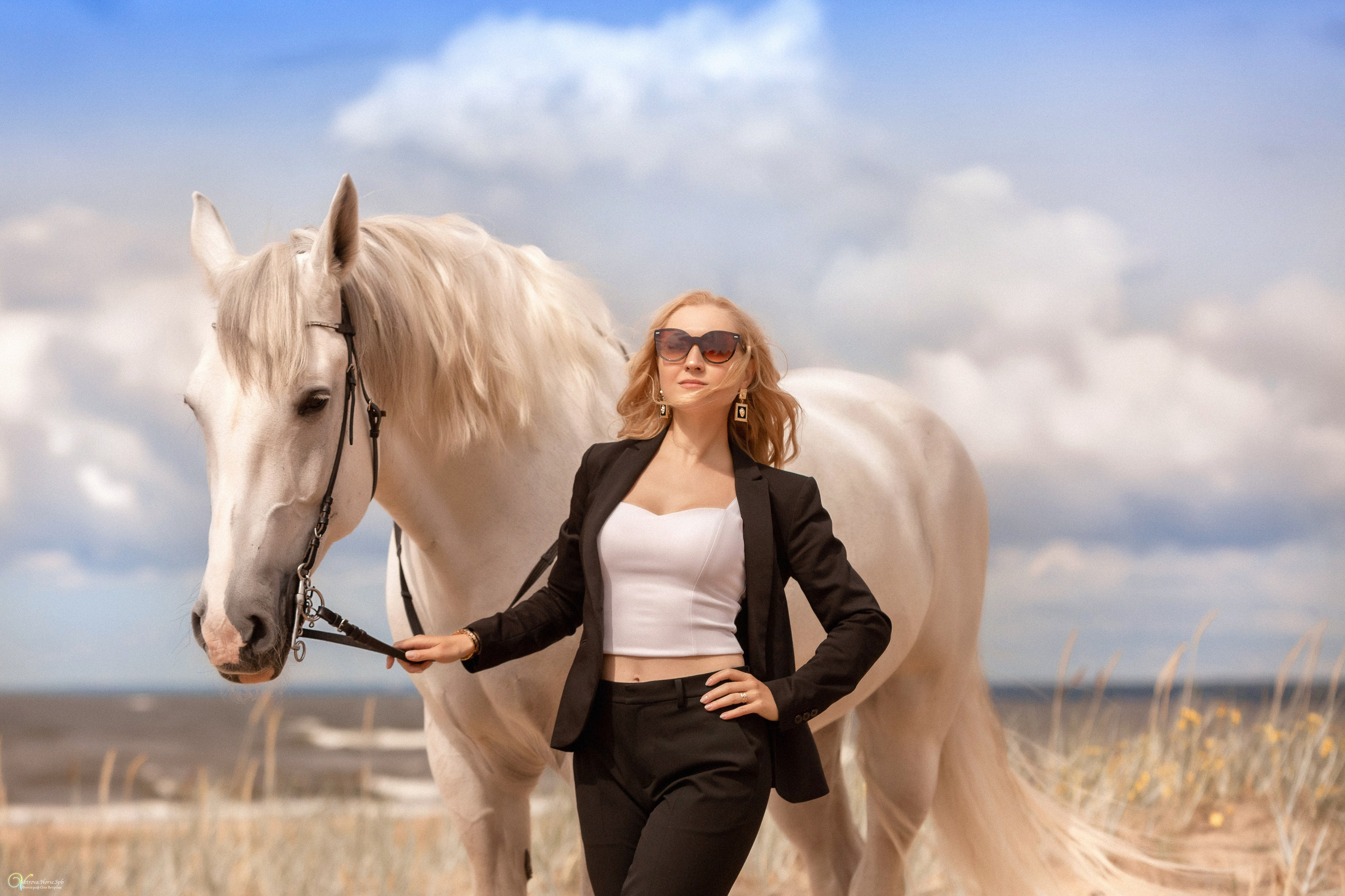 Фотосессия с белой лошадью СПБ. Фотограф женский и мужской портрет Санкт-Петербург