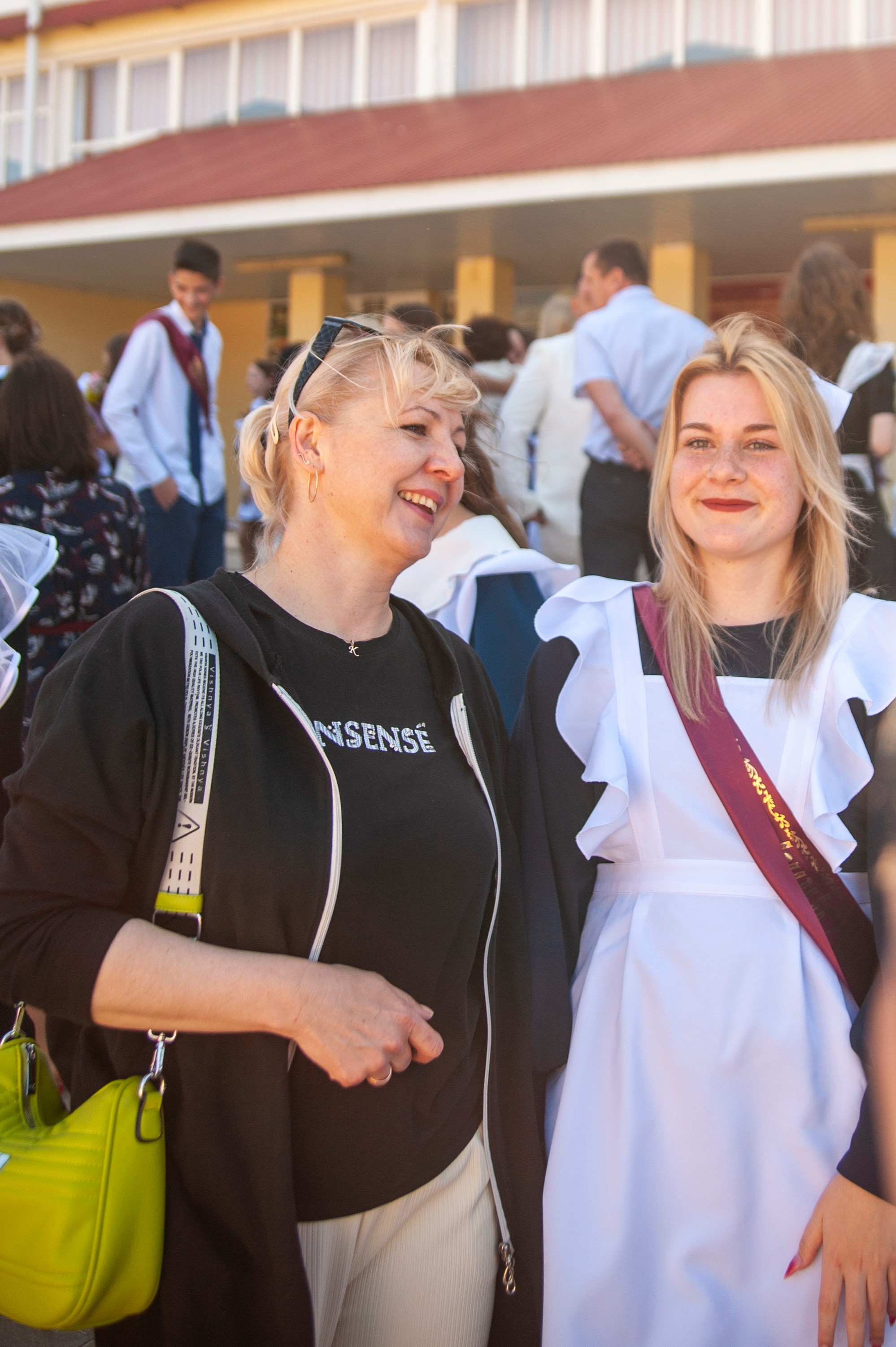 Последний Звонок МАОУ СОШ № 17 им. Эдуарда Есаяна — Архипо-Осиповка. Свадебный и семейный фотограф Денис Лукьянов в Краснодаре, Краснодарском крае и Республике Крым