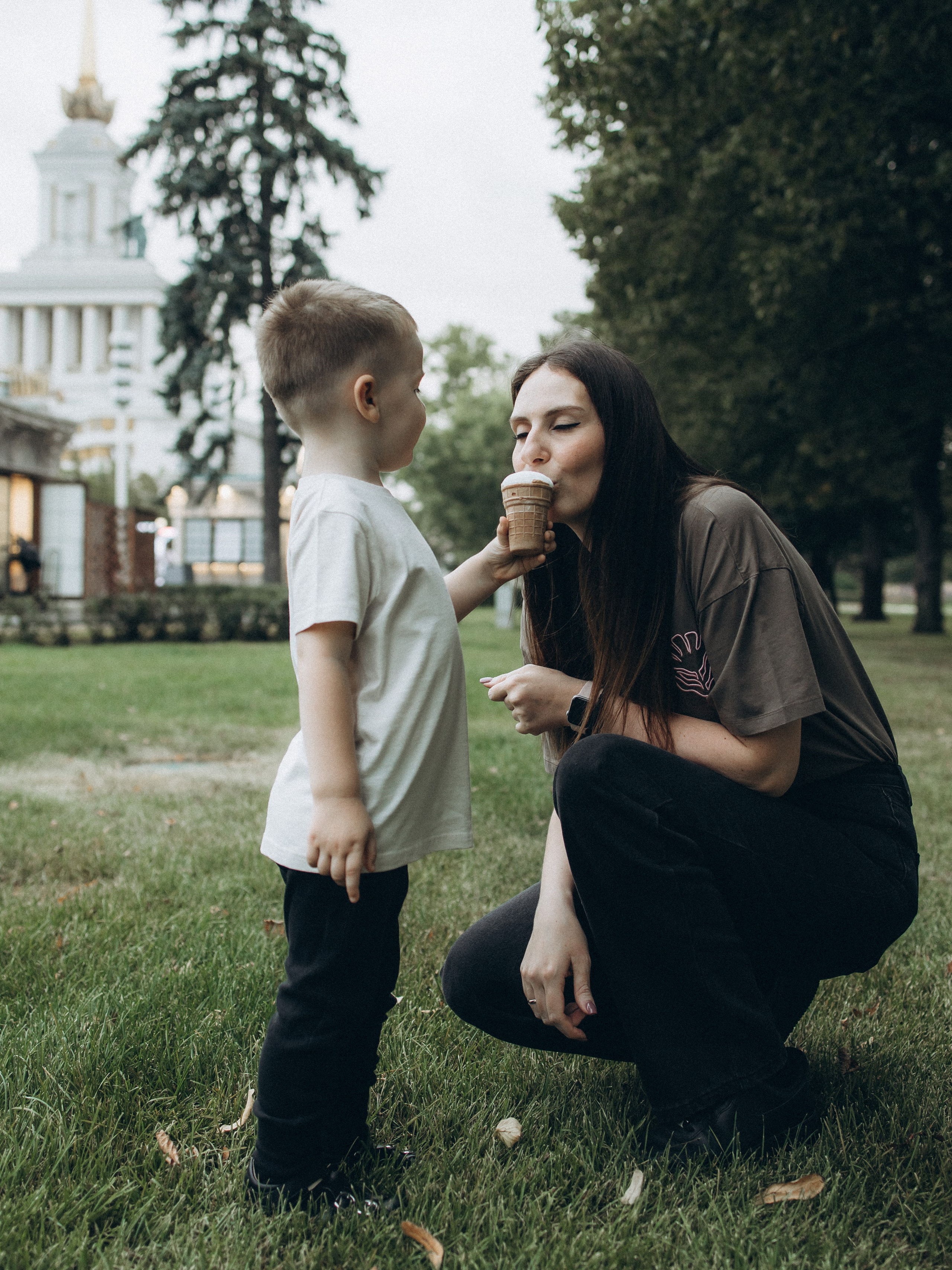 Мама и сын. Осенняя прогулка. Фотограф Дарья Соколовская