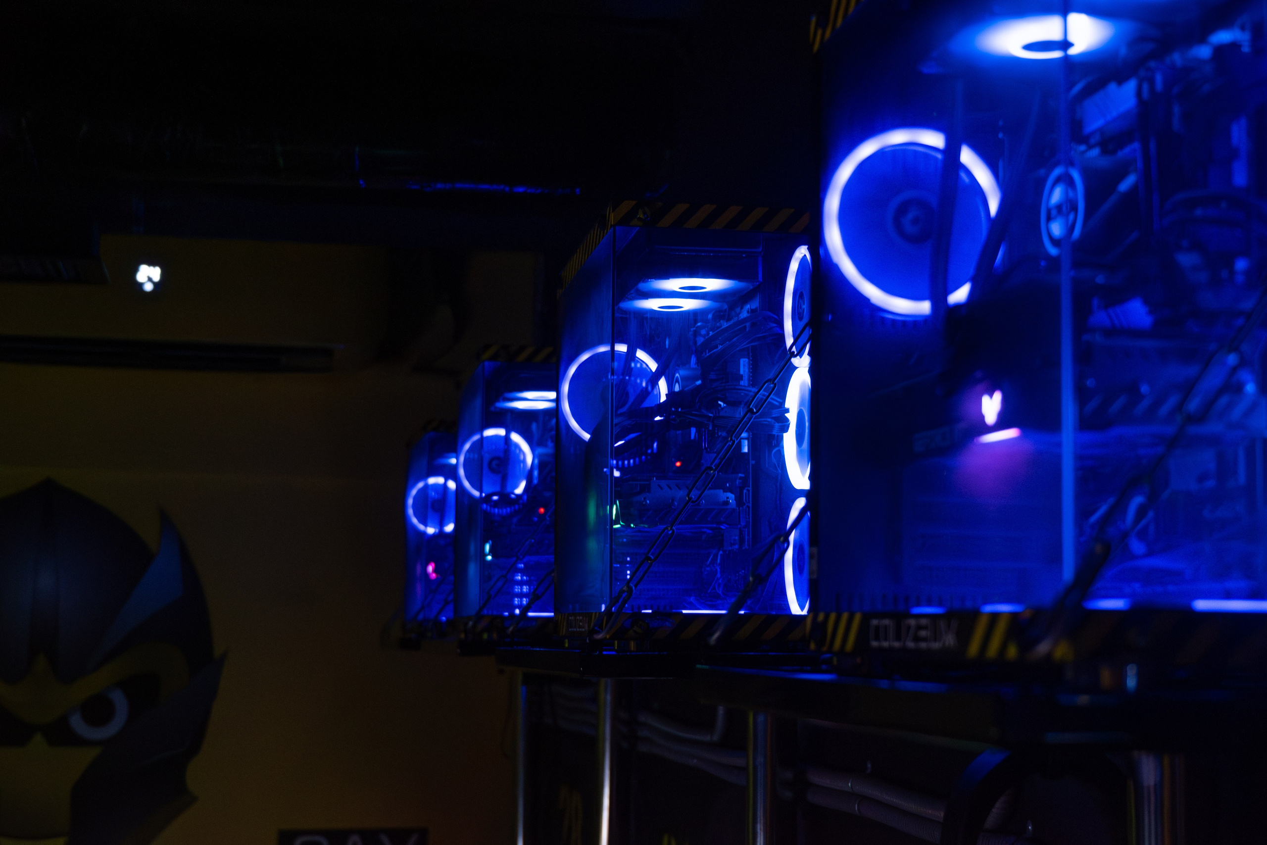 Репортаж в киберспортивном клубе Kolizeum. Фотограф мероприятий в Москве