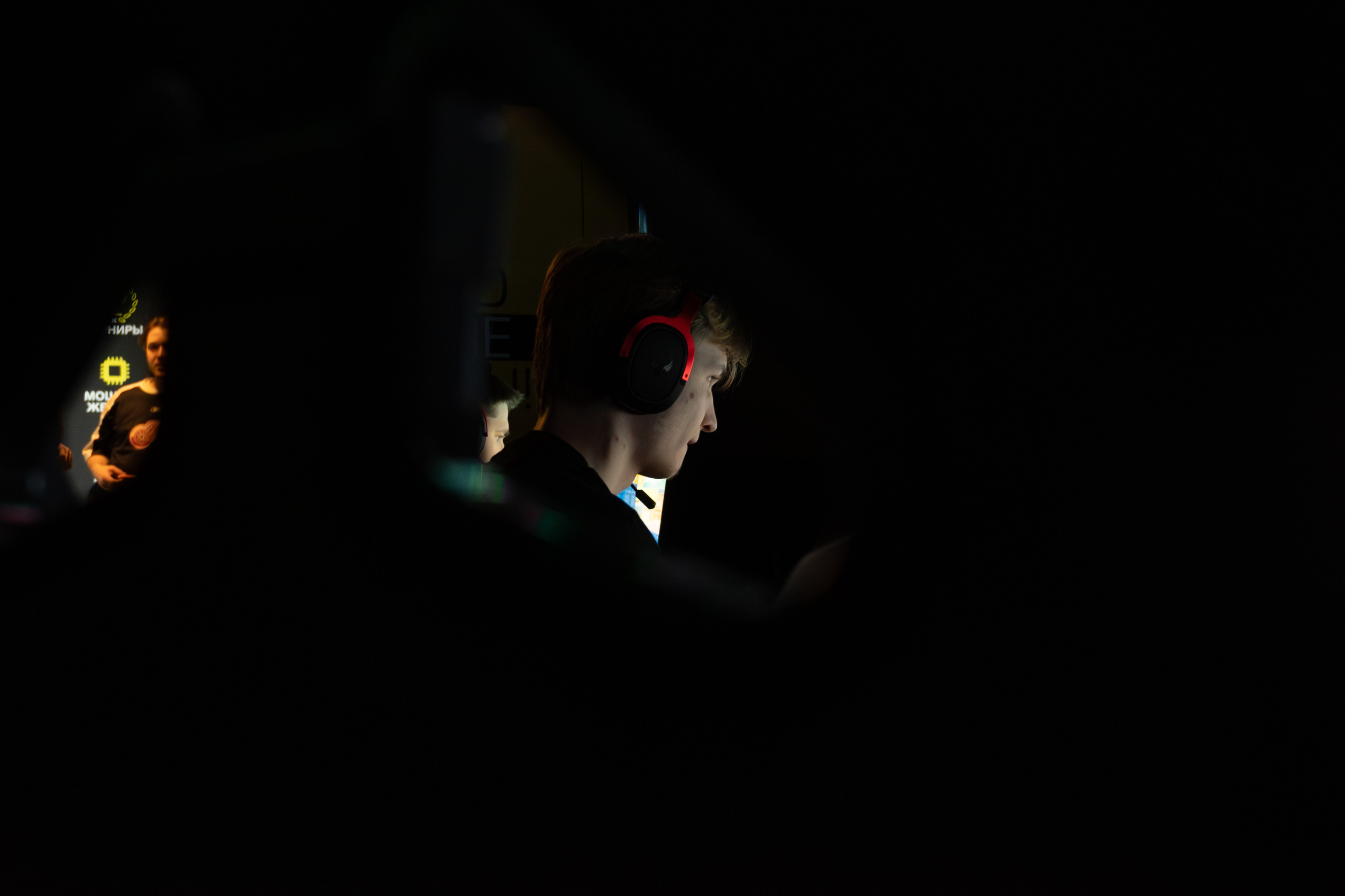 Репортаж в киберспортивном клубе Kolizeum. Фотограф мероприятий в Москве