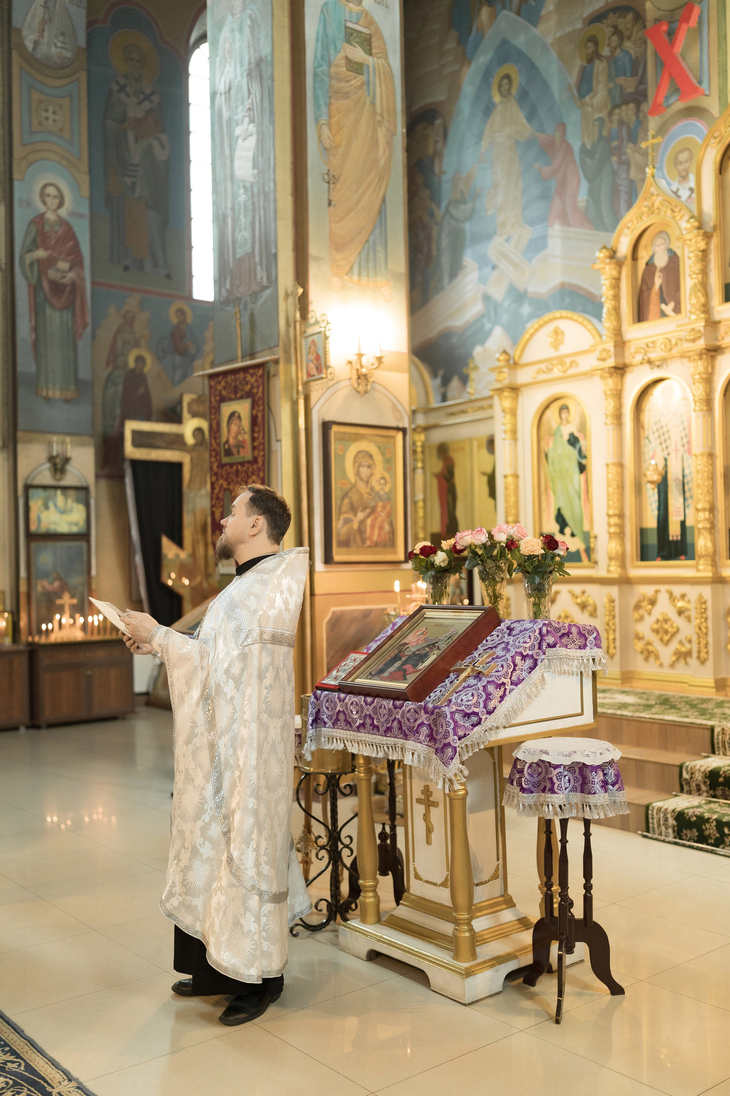 Крещение Миланы в церкви иконы Божией Матери / пасмурная погода. Анастасия Безуглова- свадебный фотограф в Таганроге