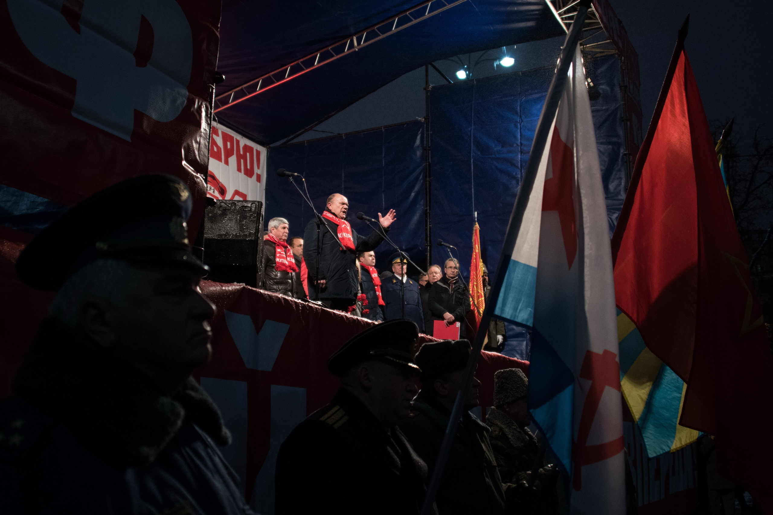 Годовщина Великой Октябрьской социалистической революции в Москве. Репортажный фотограф в Москве и Санкт-Петербурге Артем Лунев