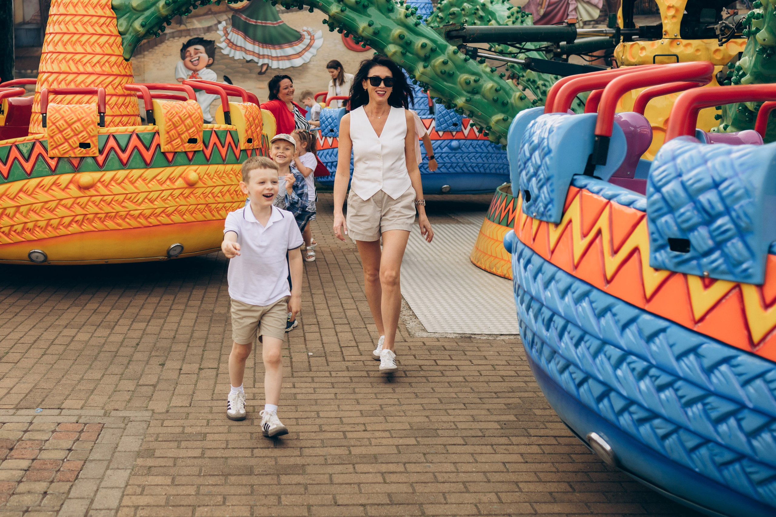 Летняя фотосессия в парке Диво остров. Фотосессия мама с сыном. Семейный и детский фотограф в Санкт-Петербурге Павлова Елена