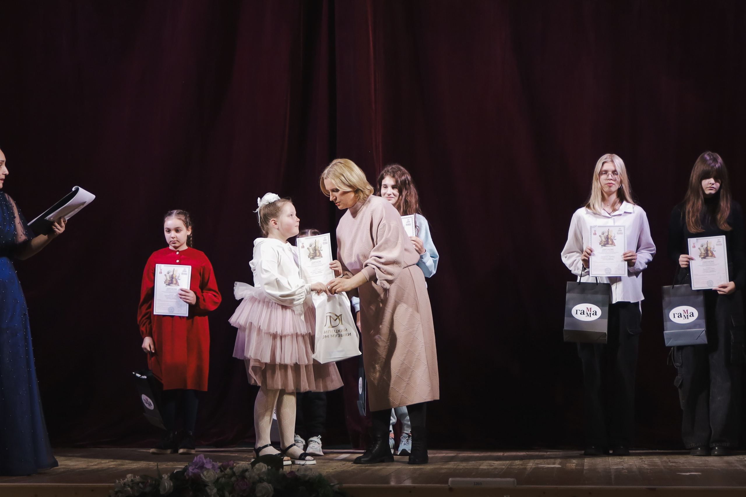 Фотоотчет с награждения стипендиатов города Липецка