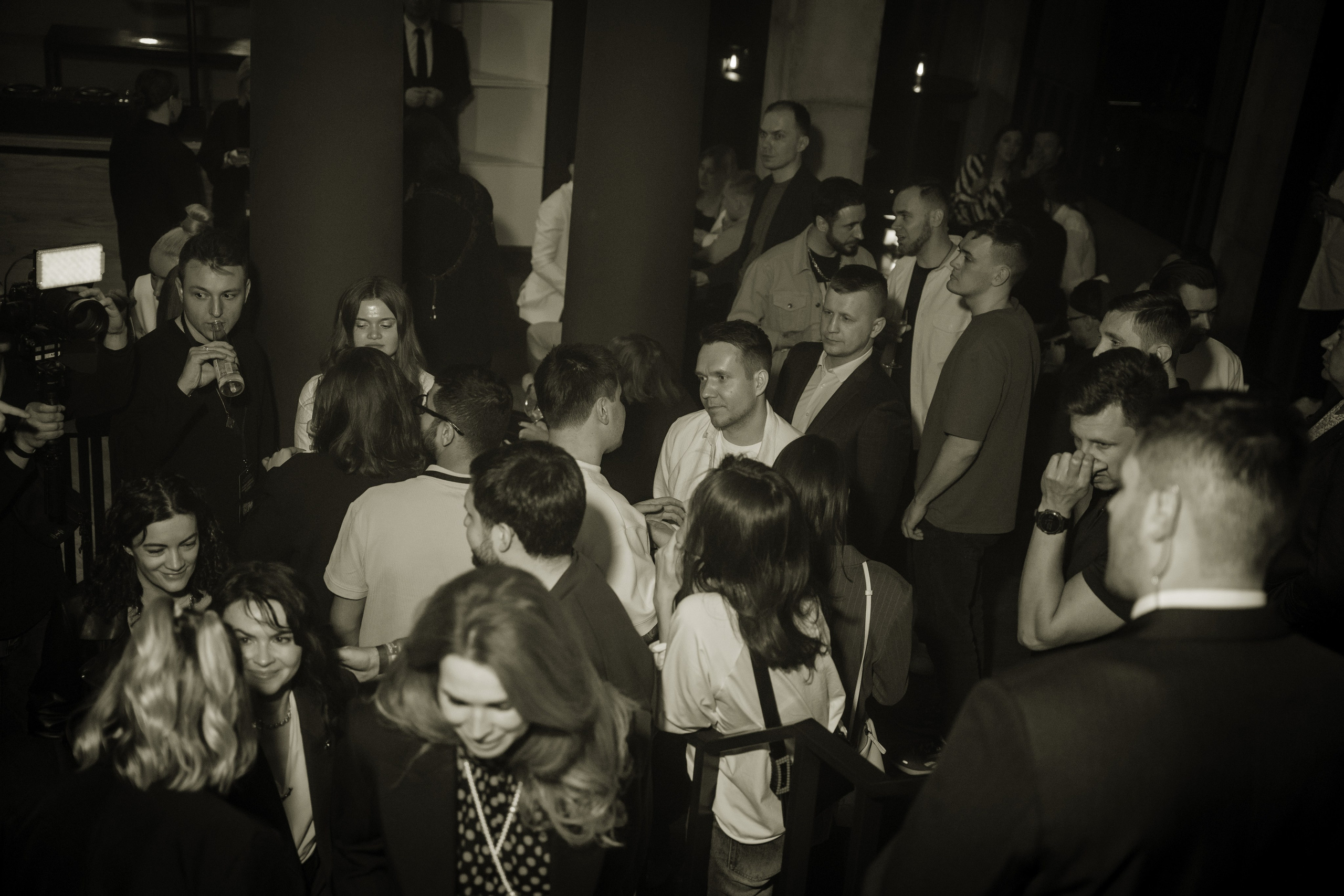 Вечеринка OSNOVATELI.LIVE репортажный фотограф Саша Дружинина. Репортажный фотограф в Москве Саша Дружинина