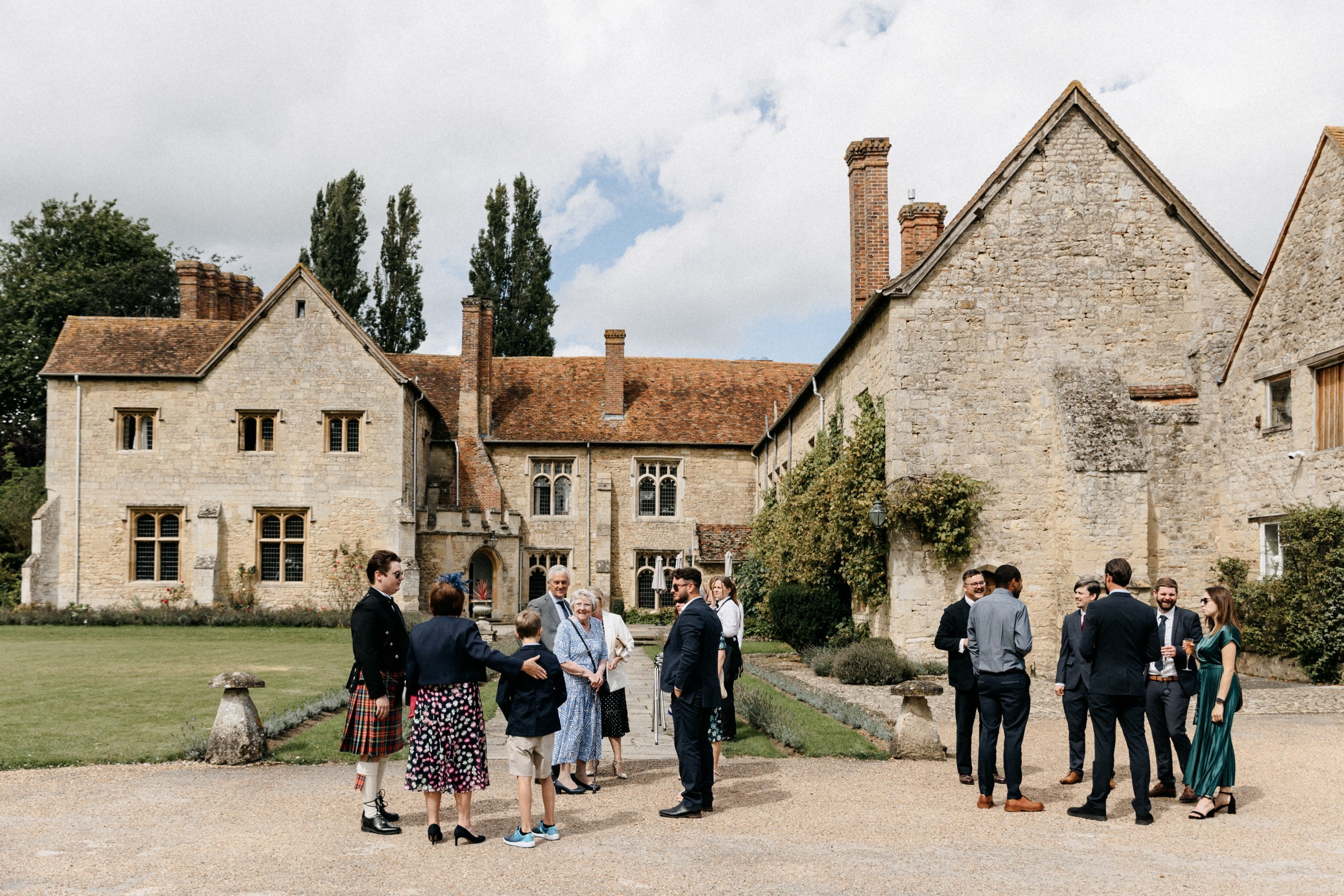 Ana & Tom Wedding at Notley Abbey. Moments Catchers — Wedding Photography & Video Duo in London