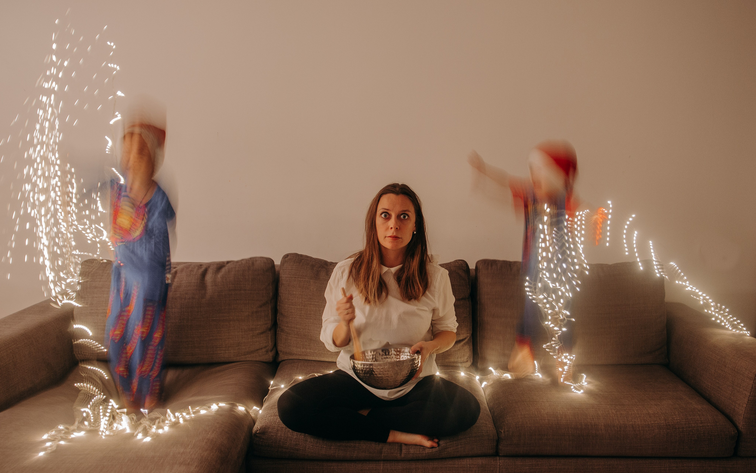 Предновогодняя суета и подготовка к празднику иногда бывает даже насыщенней, чем сам праздник. Самое главное только во всем этом - не забывать, что совсем не обязательно успевать сделать все до 31 декабря и что-то можно отложить на наступающий год. Гораздо важнее - все же насладиться ожиданием праздника и предчувствием приближающего волшебства. Желаю всем веры в чудеса и времени, чтобы эти чудеса заметить!