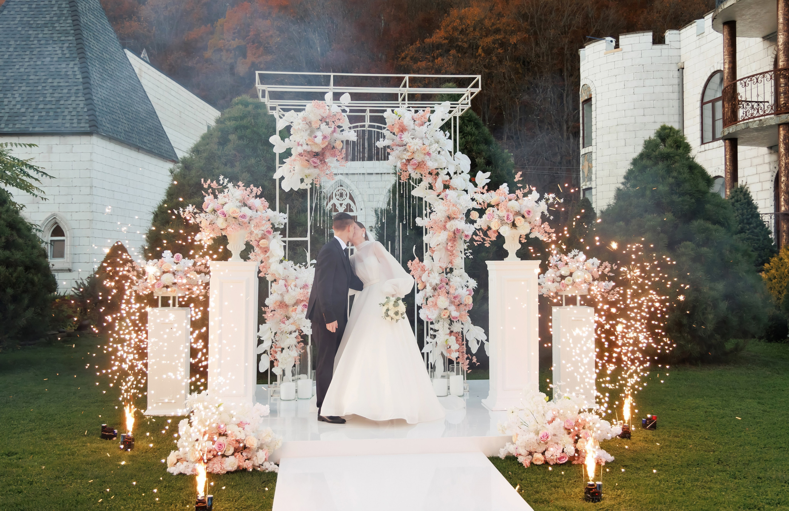 Свадебный и семейный фотограф в г. Майкопе (выезд по республике и краю)