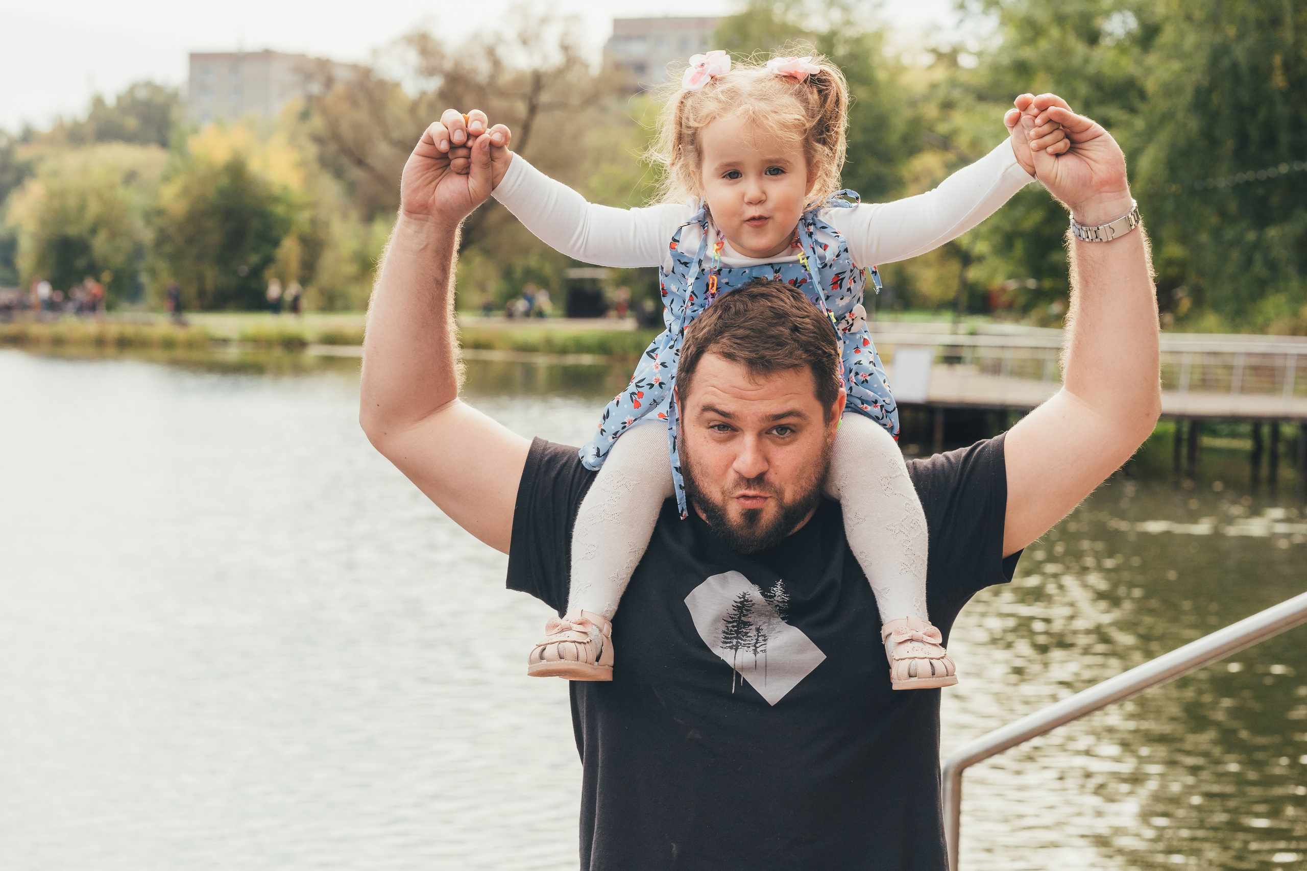 Денис с дочкой, Балашиха, парк Пехорка. Наталья Дукалова фотограф Щелково Королев Пушкино Москва Балашиха