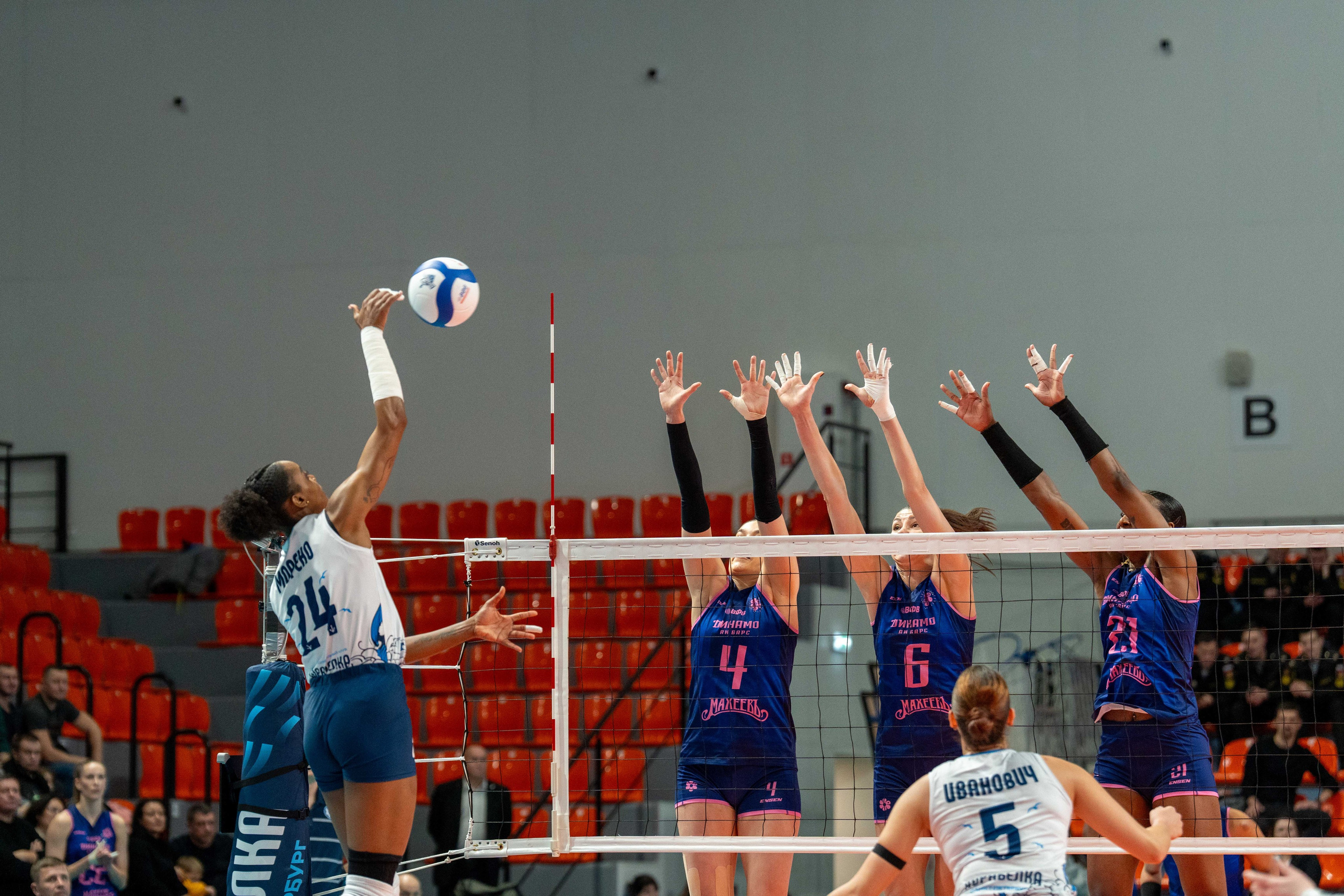 Корабелка — Динамо-Ак Барс (Казань): фотогалерея 15-го тура Суперлиги 2025/26 в Санкт-Петербурге | Антон Гауф. Спортивный фотограф в Санкт-Петербурге | Антон Гауф