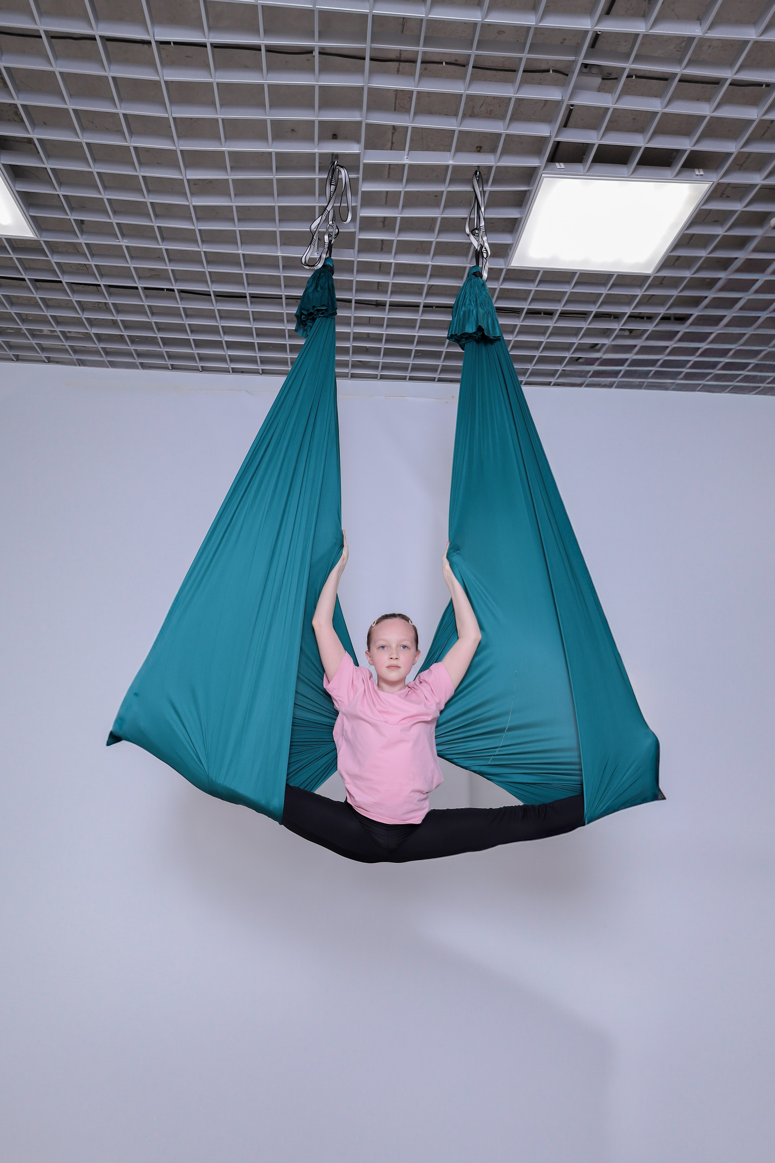 Детская аэройога. Фотограф Надршина Лилия