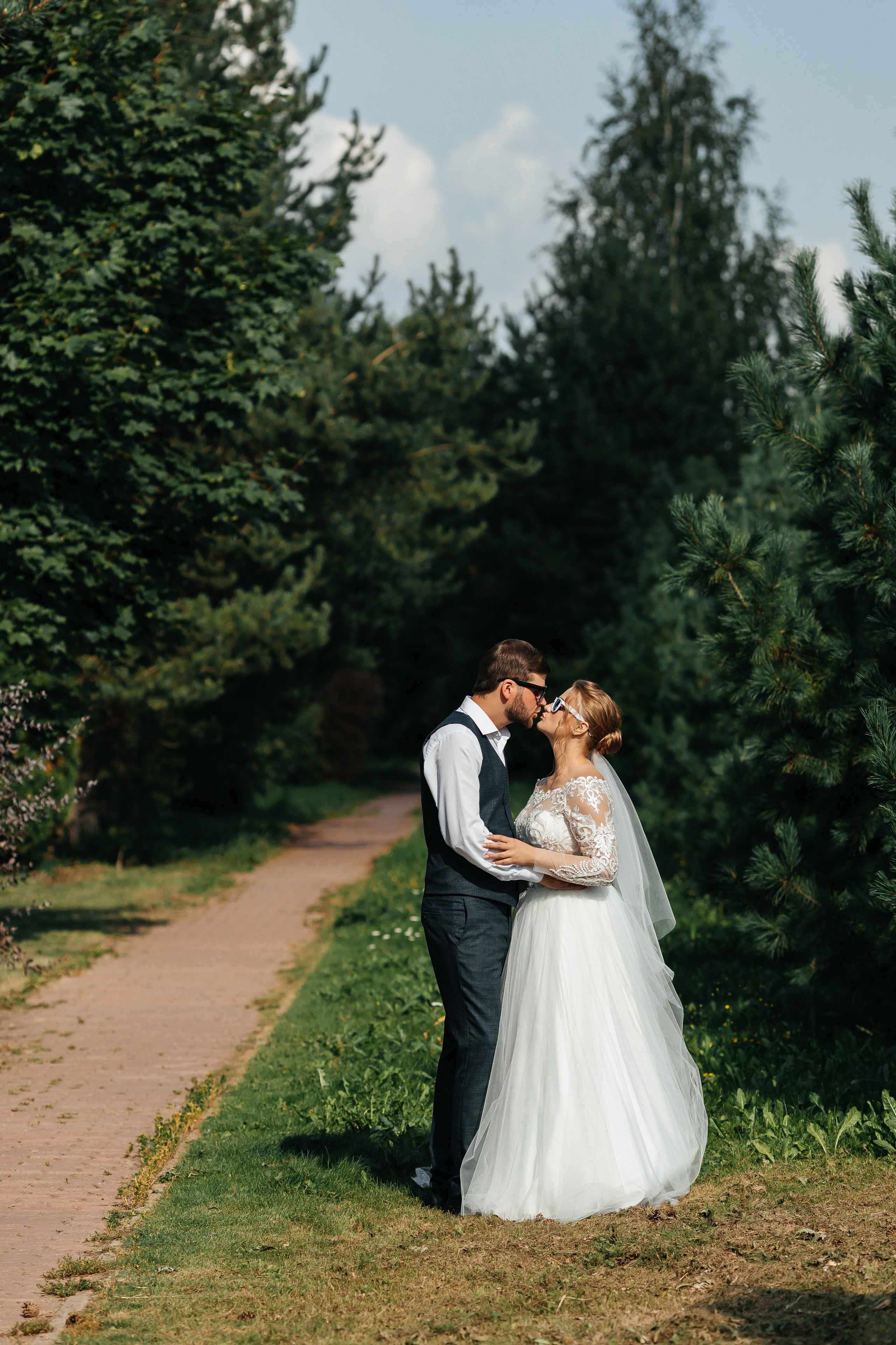 Трогательная выездная церемония в уютном ресторане. Олег Сверчков | Свадебный фотограф Вологда