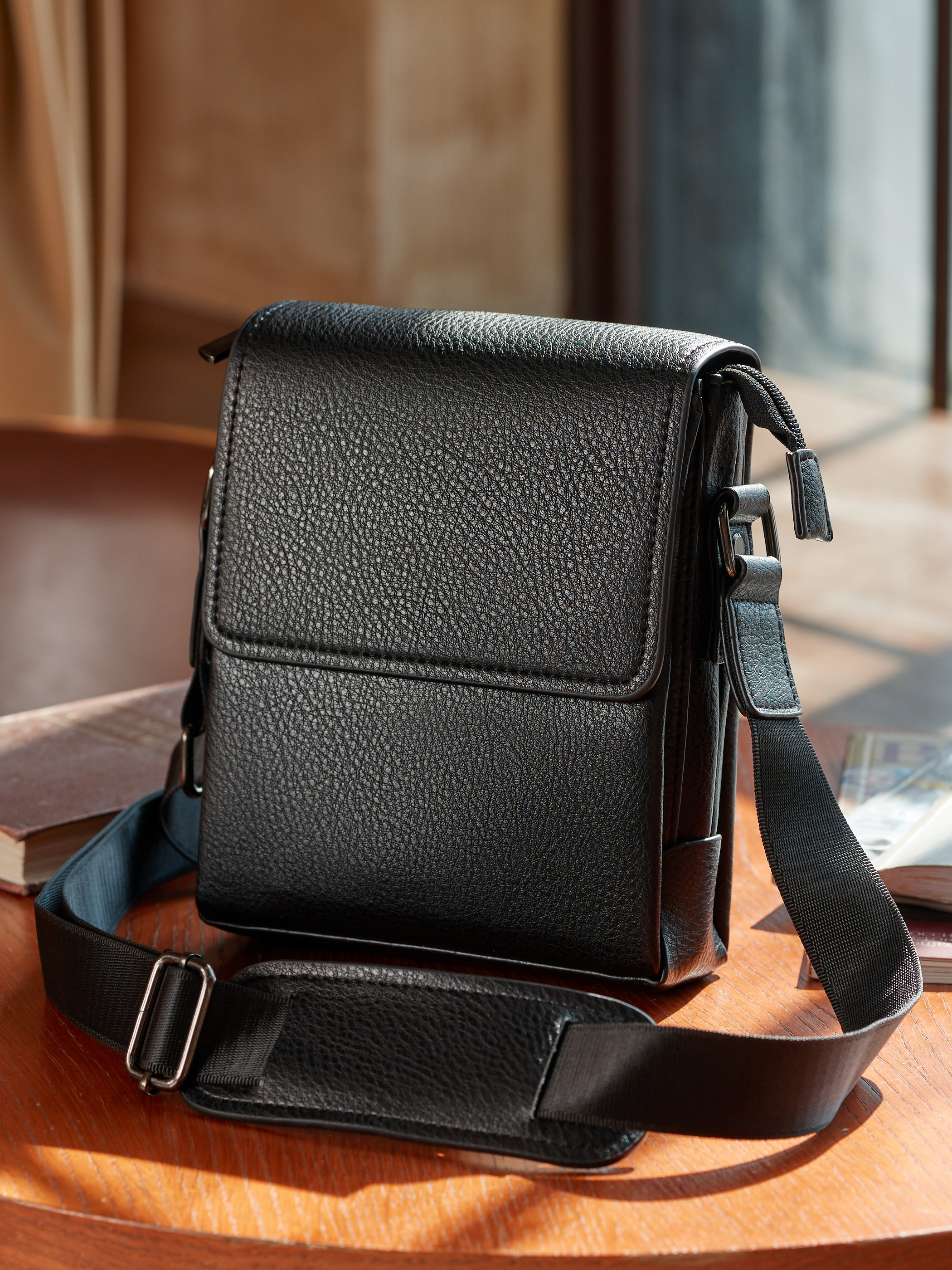 съемка сумок на столе