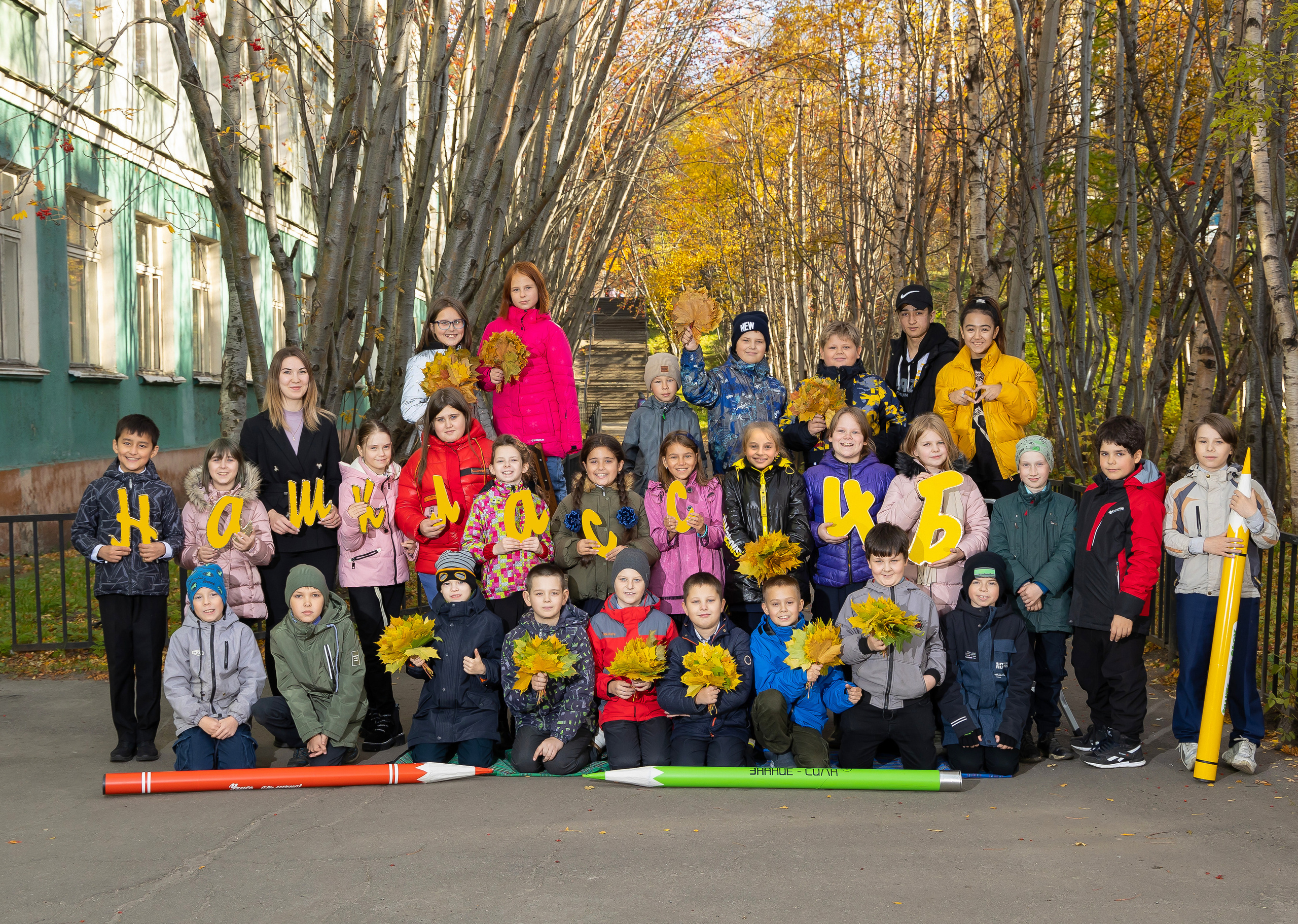 Школьный альбом № 1. 4700 6 разворотов (12 страниц). Выпускные альбомы. Детская сюжетная съемка