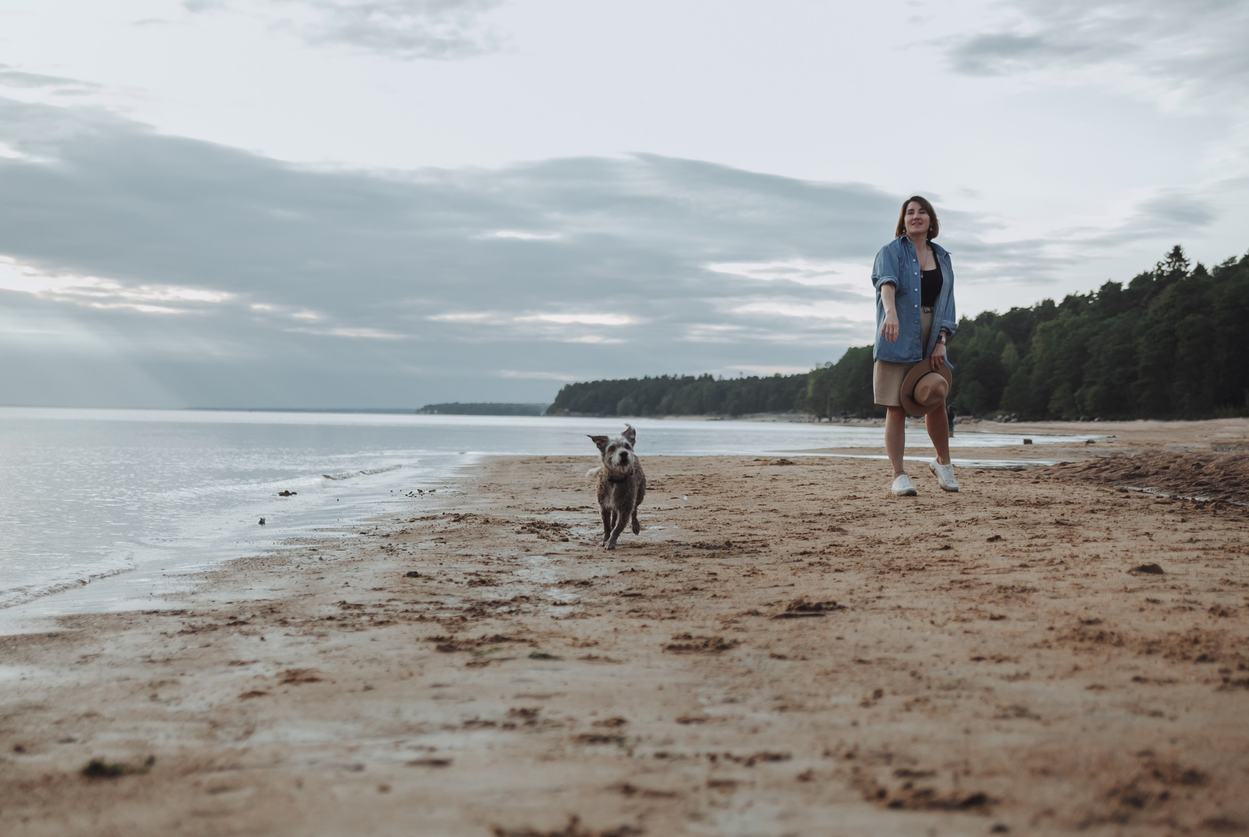 Семейная прогулка с собакой. Семейный фотограф, свадебный фотограф, женский портрет в Санкт-Петербу