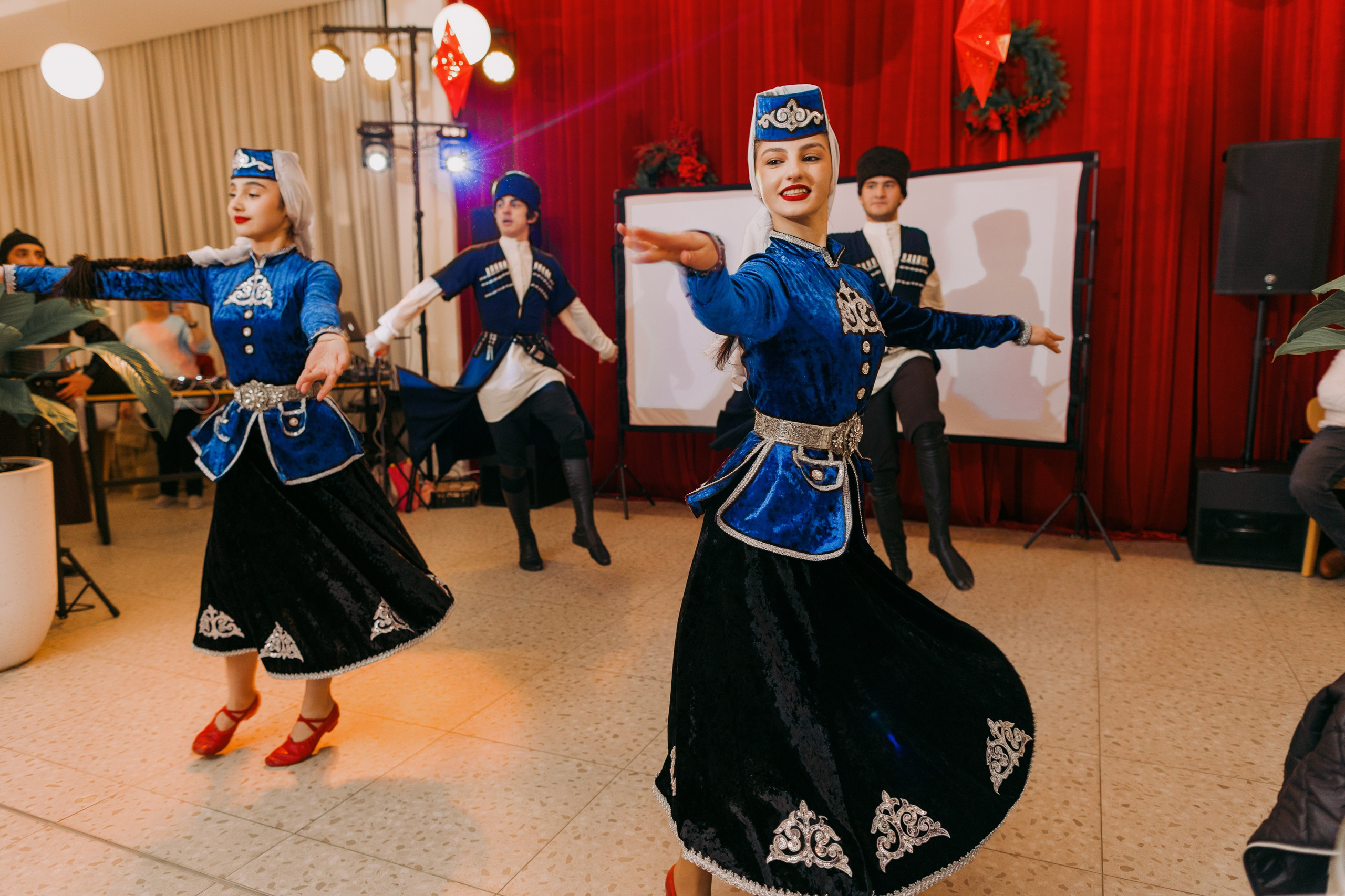 Новый 2026 г в PortoRitsa. RetroChic Фото