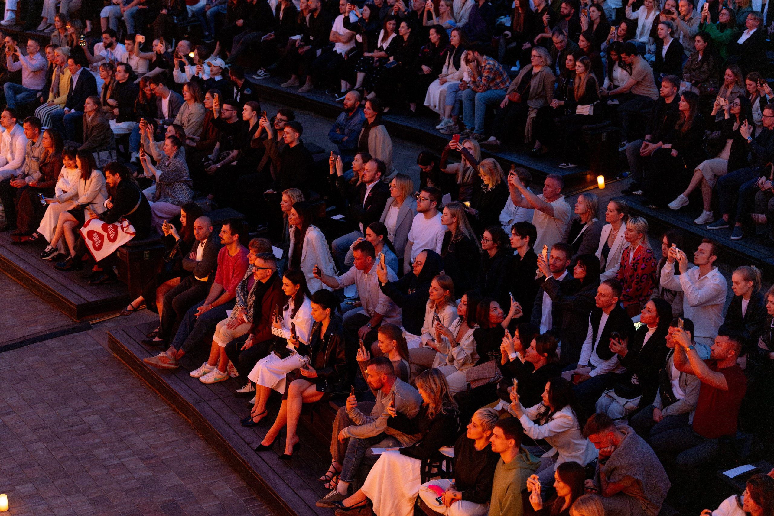 Симфонический оркестр Lumisfera при свечах. Фотограф Никита Комаров