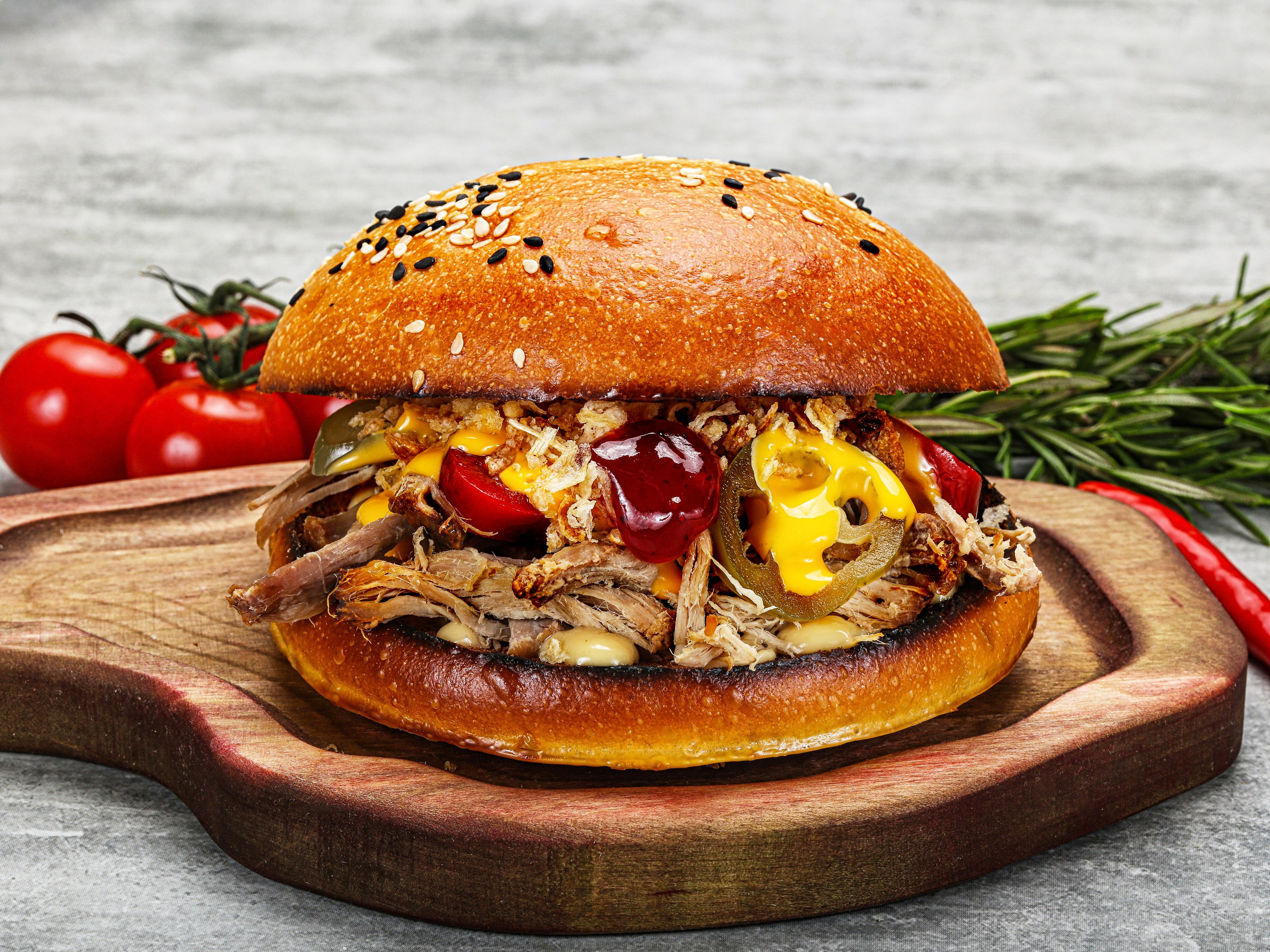 Фотосъемка бургеров и гамбургеров. Заказ по тел.: +7 (906) 006-90-22. Фуд-фотограф Андрей Старостин — съемка еды в Москве. 9000 руб. в час