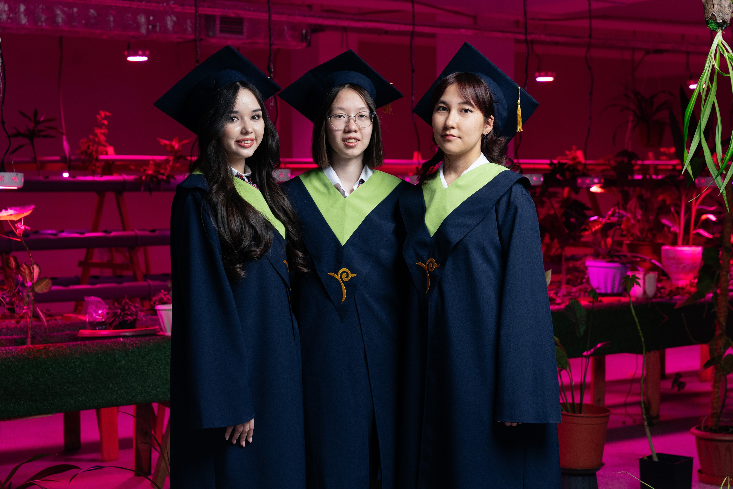 Девочки общие фото. Выпускные альбомы в Нур-Султане (Астана) и по всему Казахстану