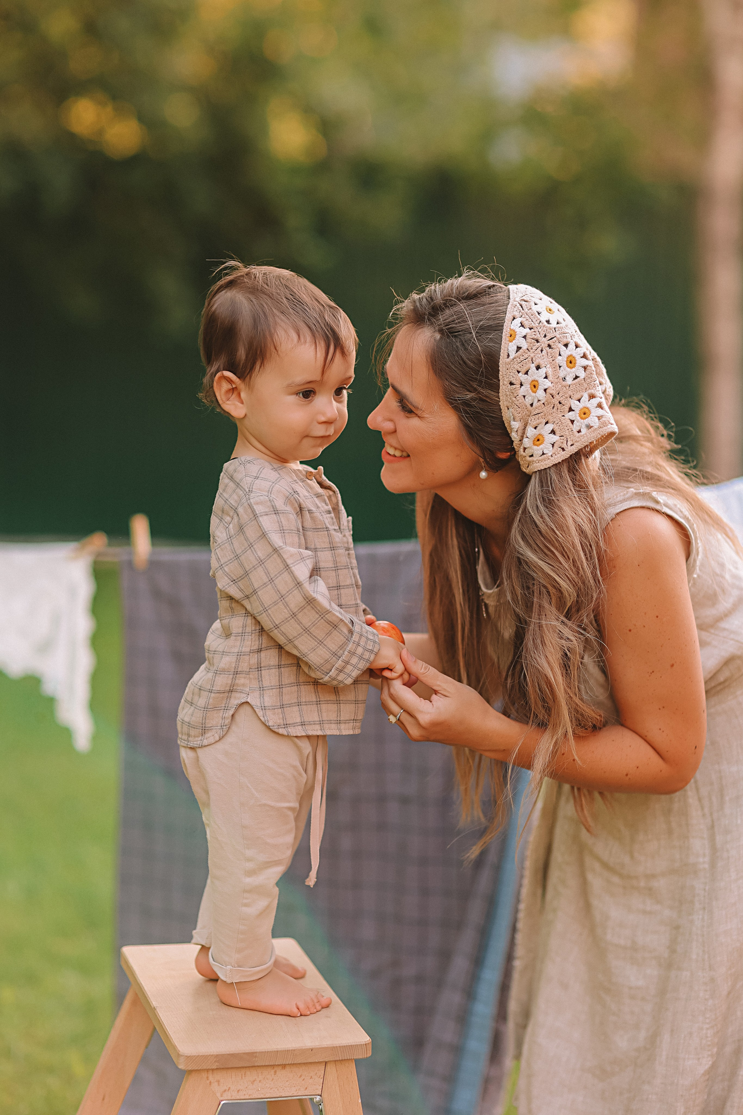 Стирка у дома. Семейный фотограф Тюмень, фотограф на роды Салмина Мария