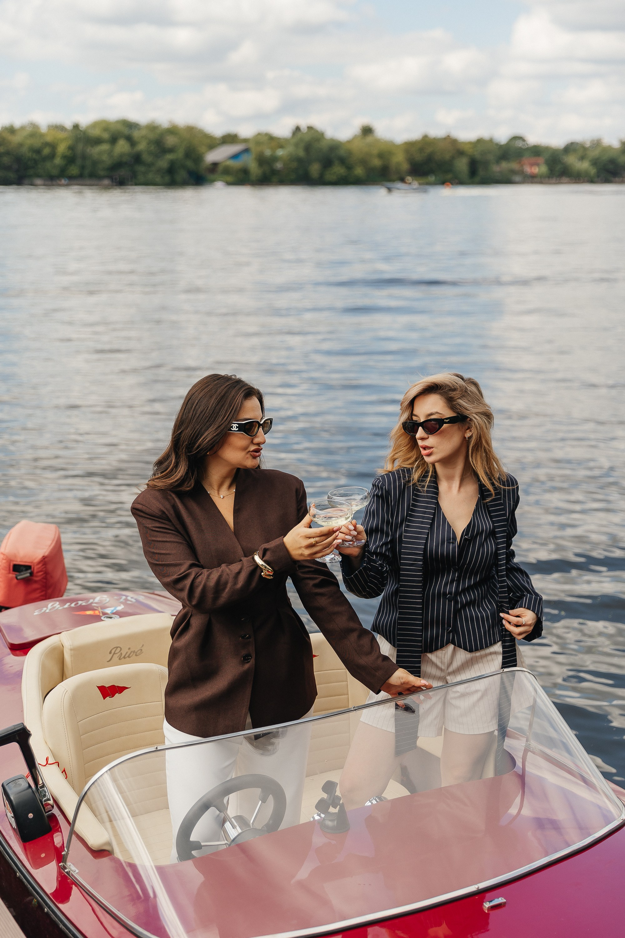 Девичник на ретро катерах. Фотограф Москва, Балашиха, МО. Свадьбы, репортажи, контент, портреты