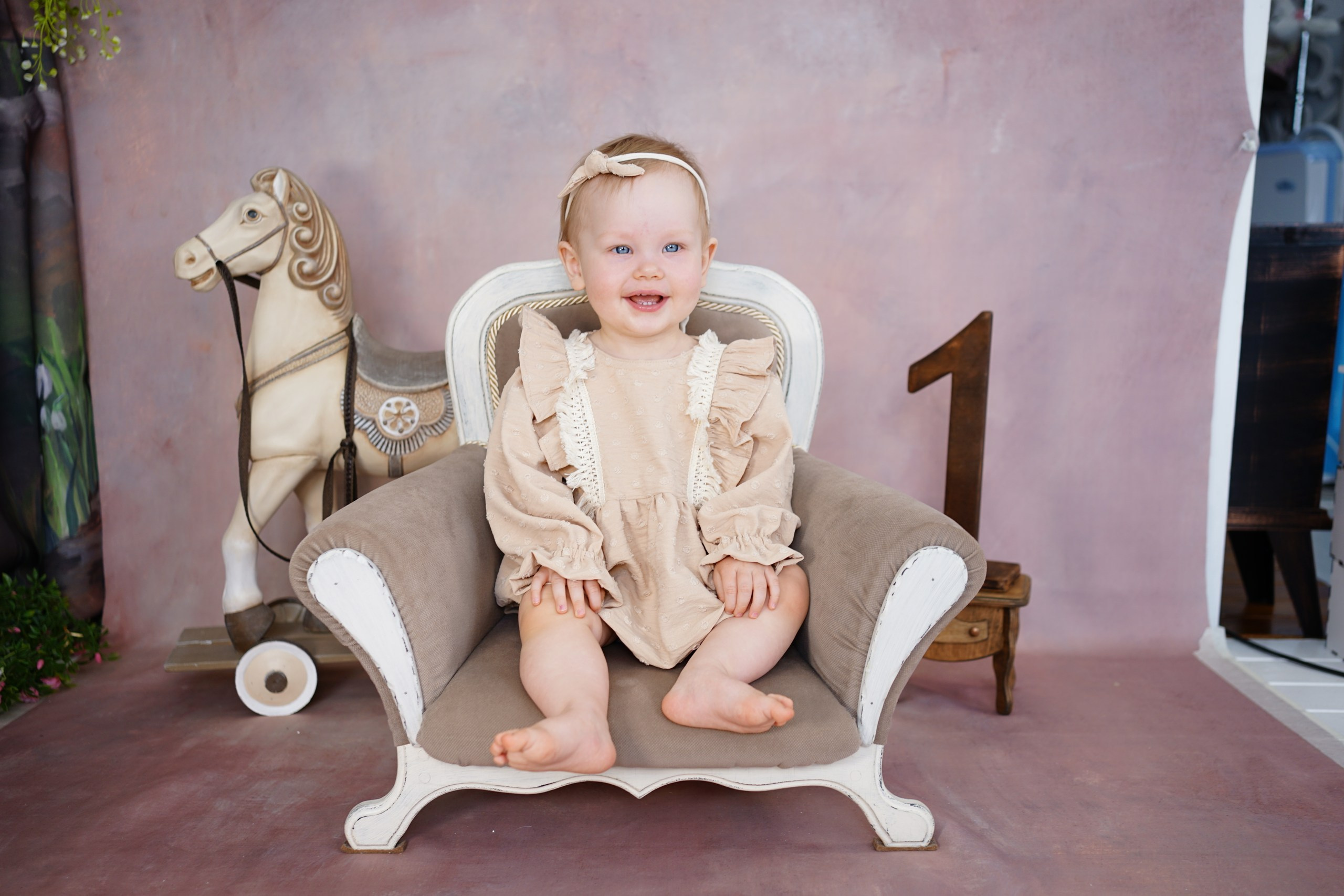 Фотозоны на ХОЛСТЕ. Детская Фотостудия ГОДОВАСИКИ в Санкт-Петербурге фотосесия на годик