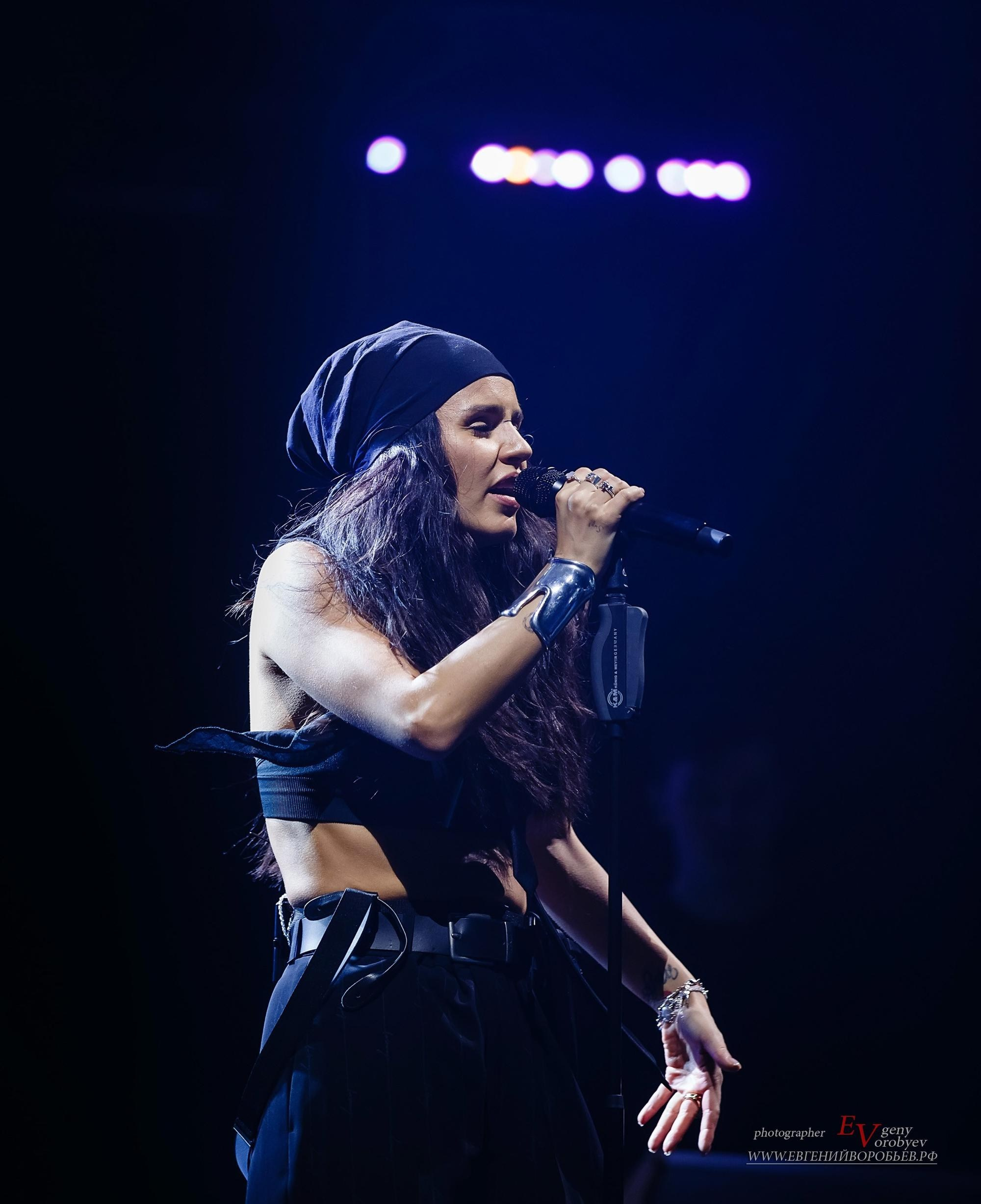Концерт певицы зиверт в Красноярске фото репортаж артистка шоу фоторепортаж репортажный фотограф фотосъёмка заказать цена стоимость пример