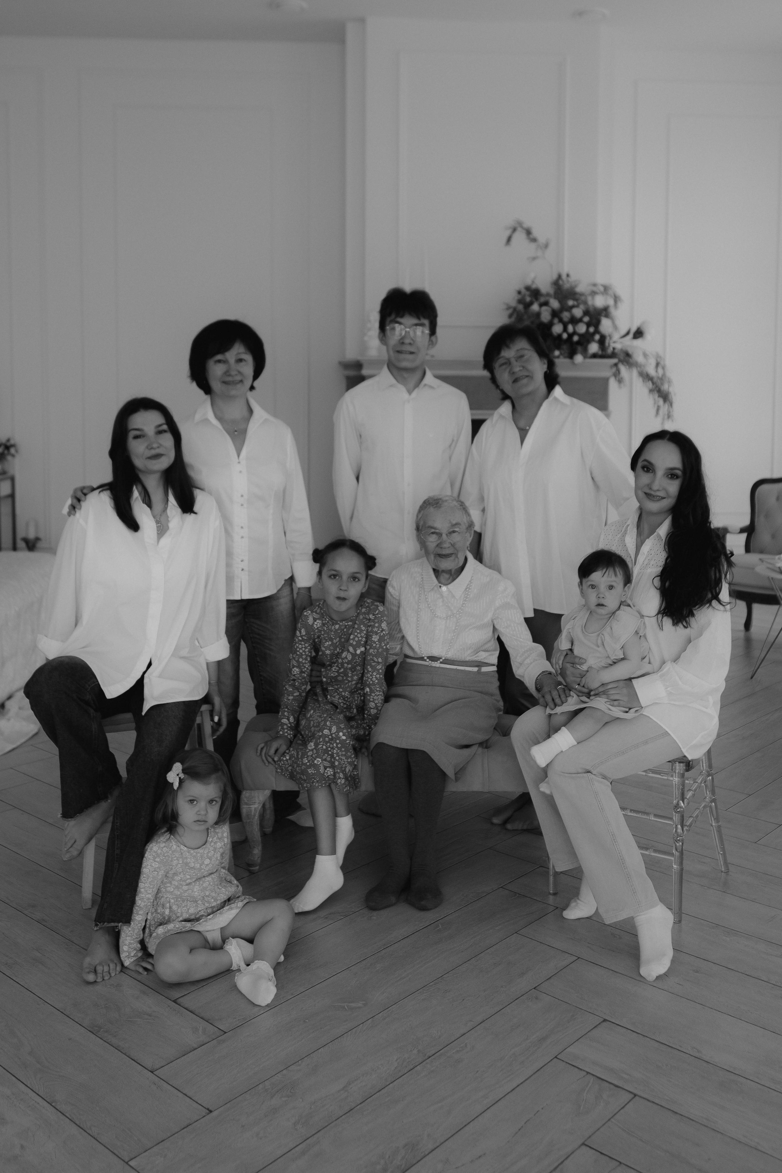 Большая семья на фотосесии. СВАДЕБНЫЙ ФОТОГРАФ ЧЕЛЯБИНСК