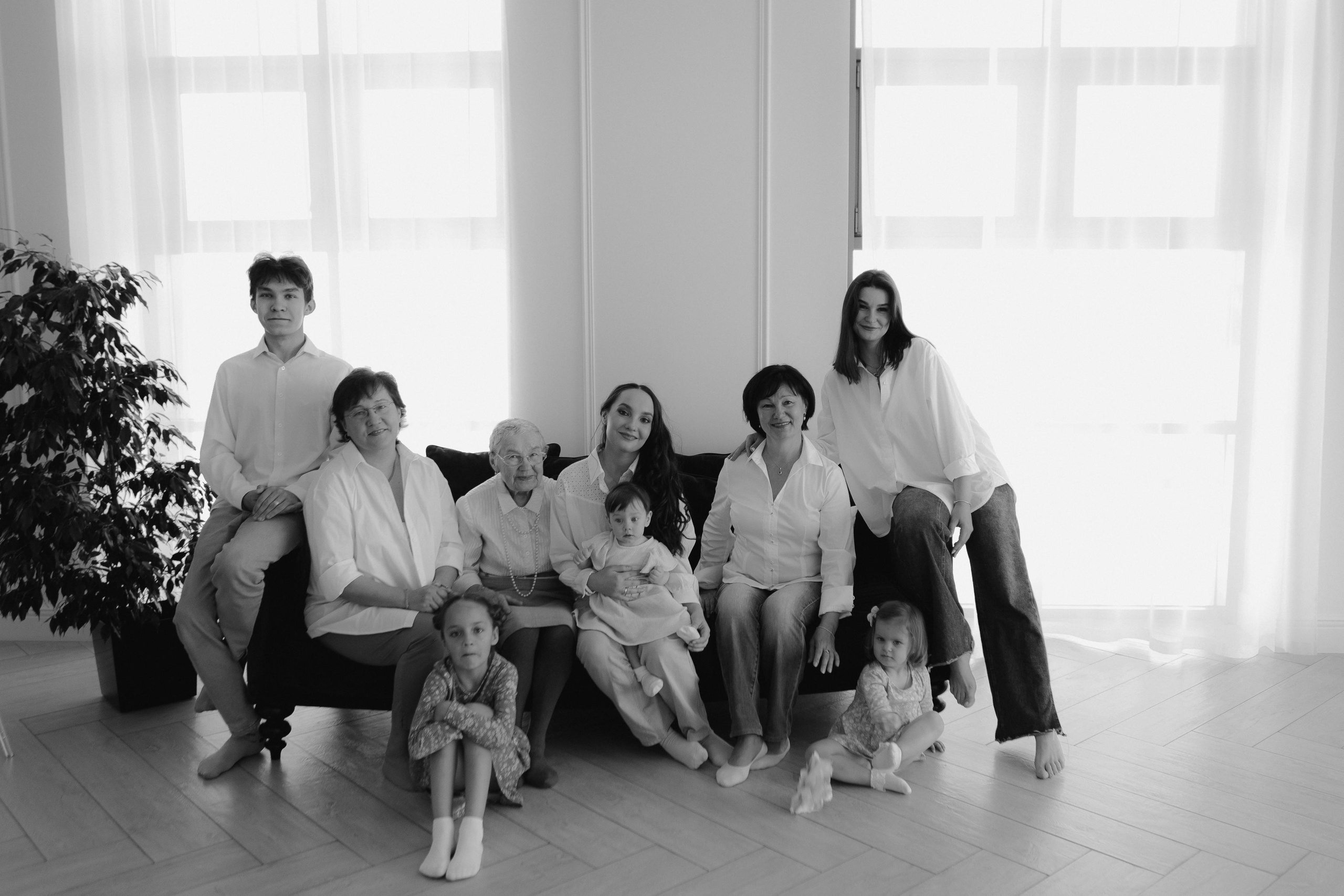 Большая семья на фотосесии. СВАДЕБНЫЙ ФОТОГРАФ ЧЕЛЯБИНСК