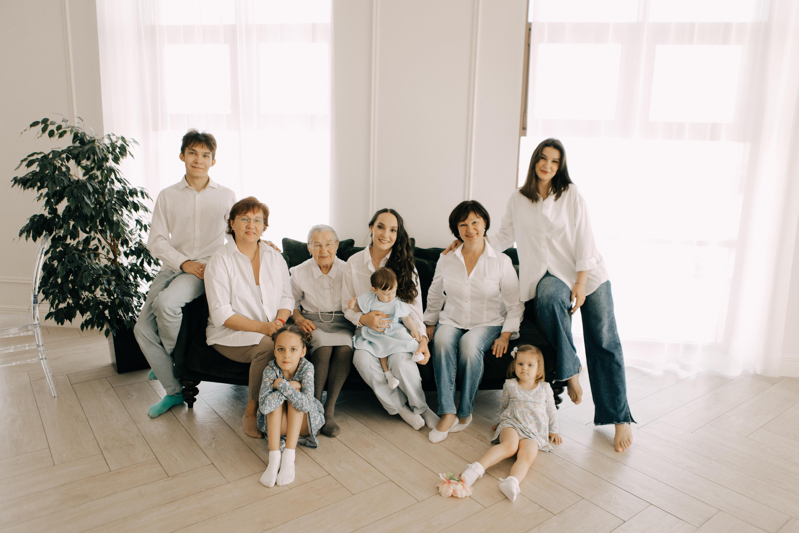 Большая семья на фотосесии. СВАДЕБНЫЙ ФОТОГРАФ ЧЕЛЯБИНСК