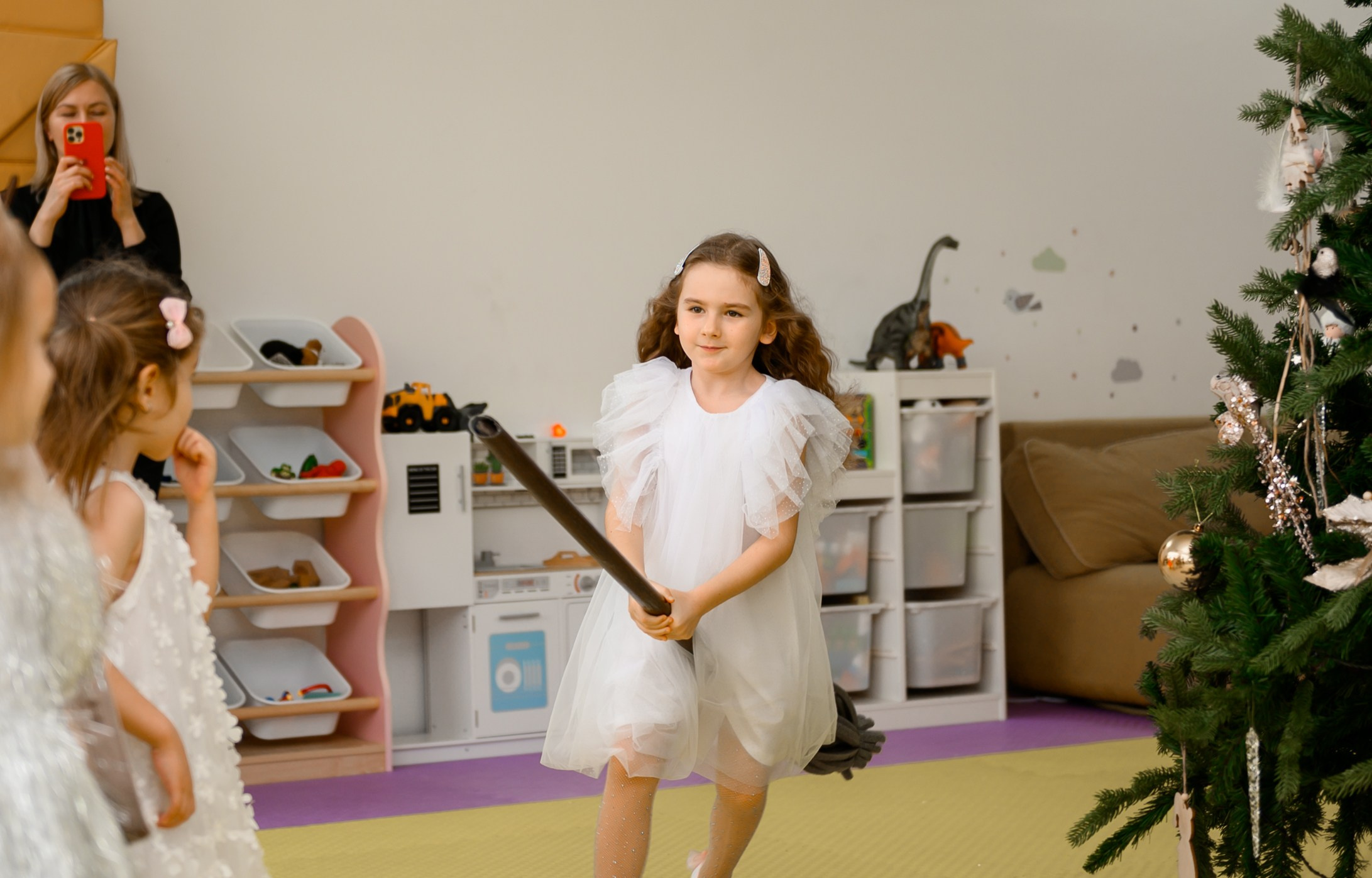 Елка 2025 в детском саду Мишка клуб. Свадебный и семейный фотограф София Невская