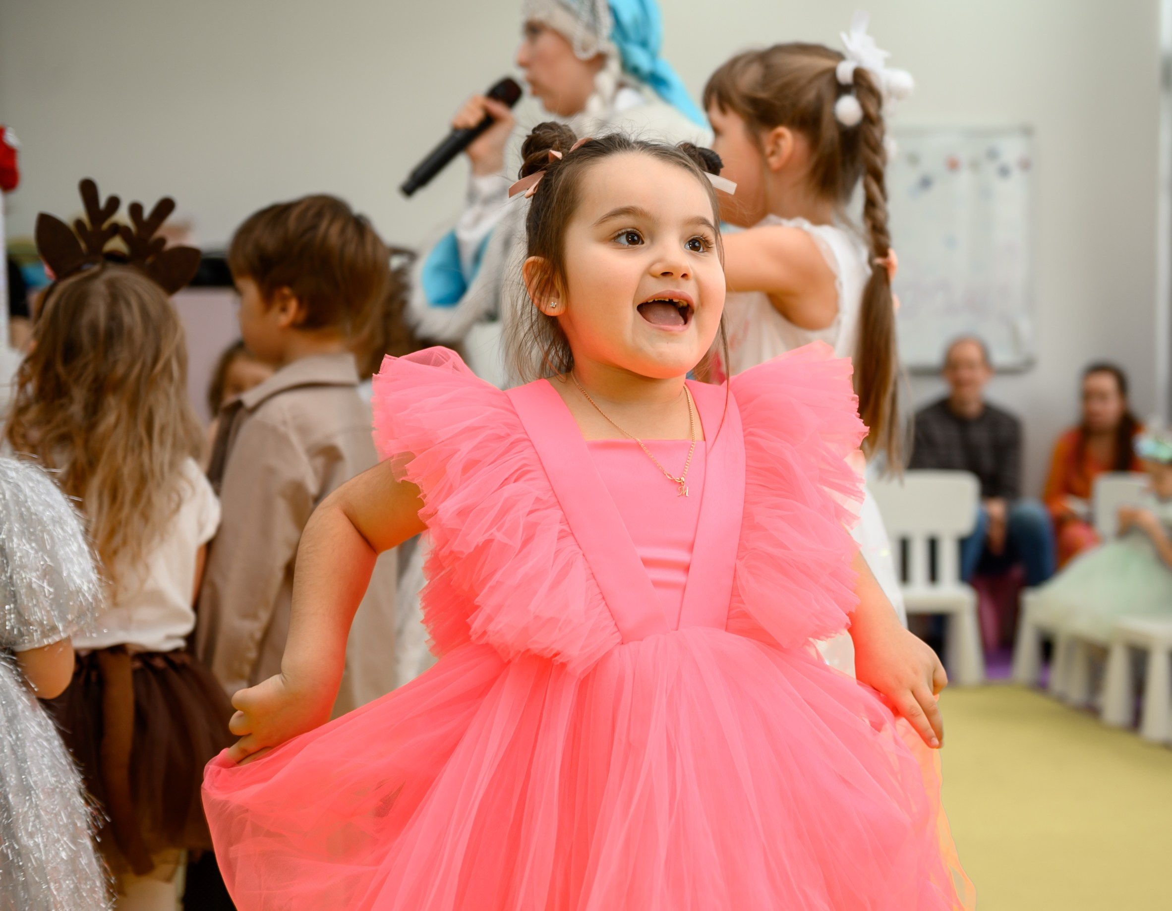 Елка 2025 в детском саду Мишка клуб. Свадебный и семейный фотограф София Невская