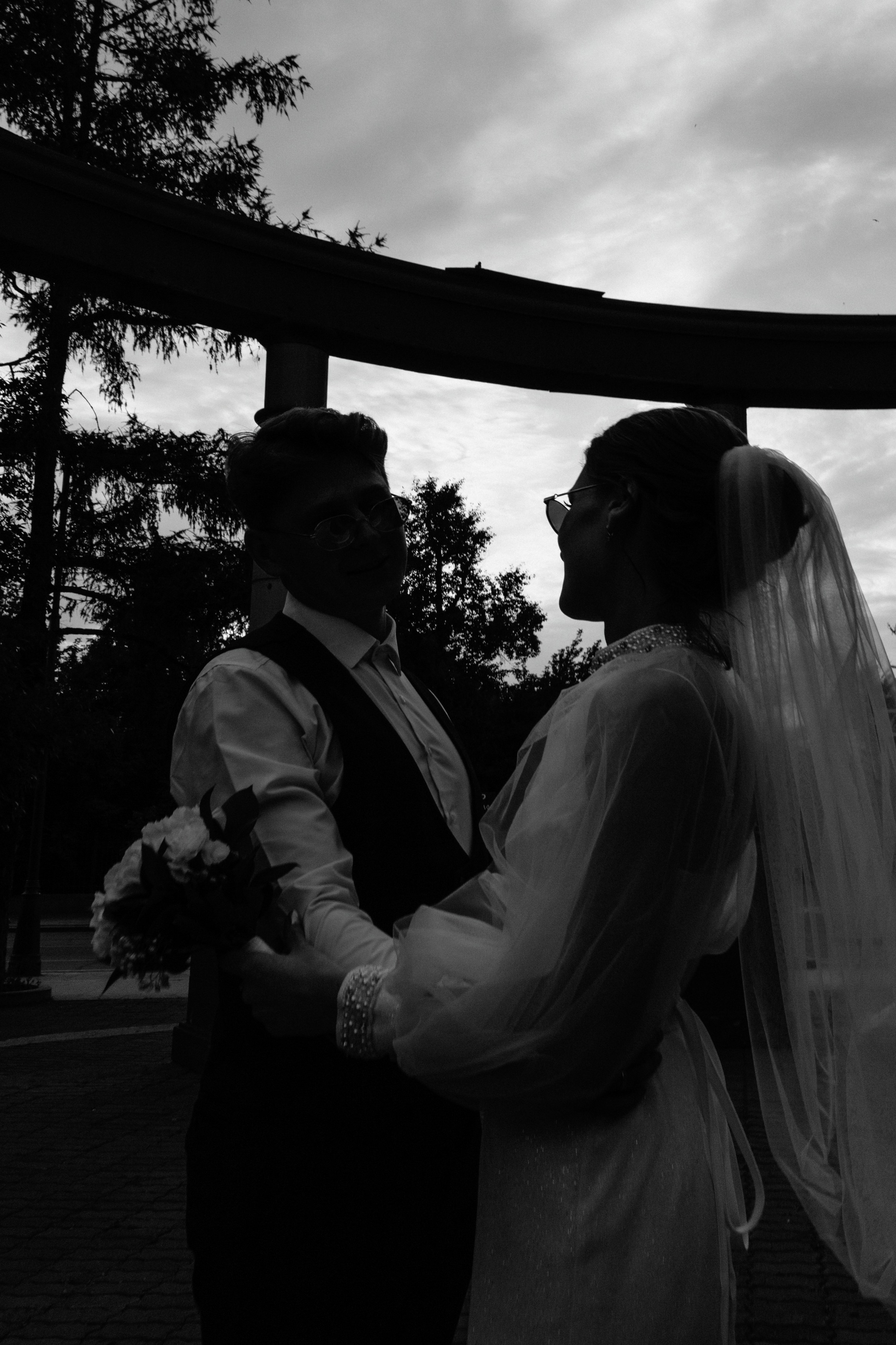 Владислав и Юлия Вечерняя прогулка по городу. Свадебный Фотограф в Иркутске Екатерина Елисеева