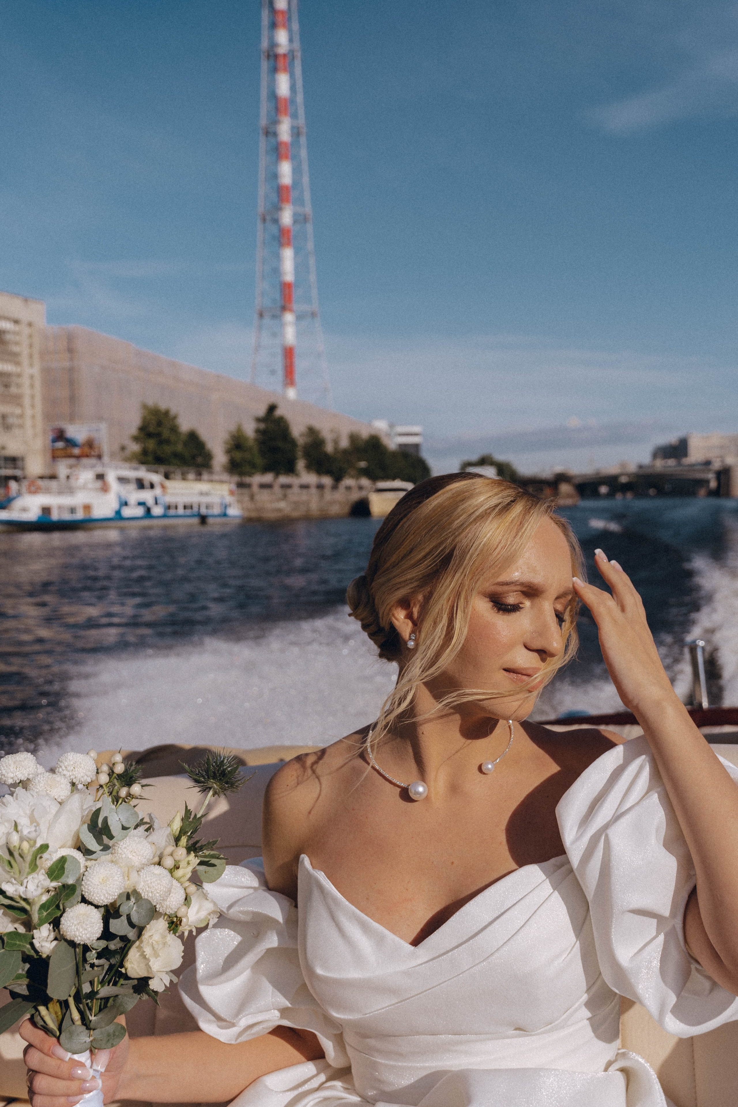 СВАДЕНБНАЯ СЬЕМКА НА КАТЕРЕ ПО КАНАЛАМ САНКТ-ПЕТЕРБУРГА И В АКВАТОРИИ НЕВЫ. Профессиональный фотограф, Санкт-Петербург — Виктория Богомолова