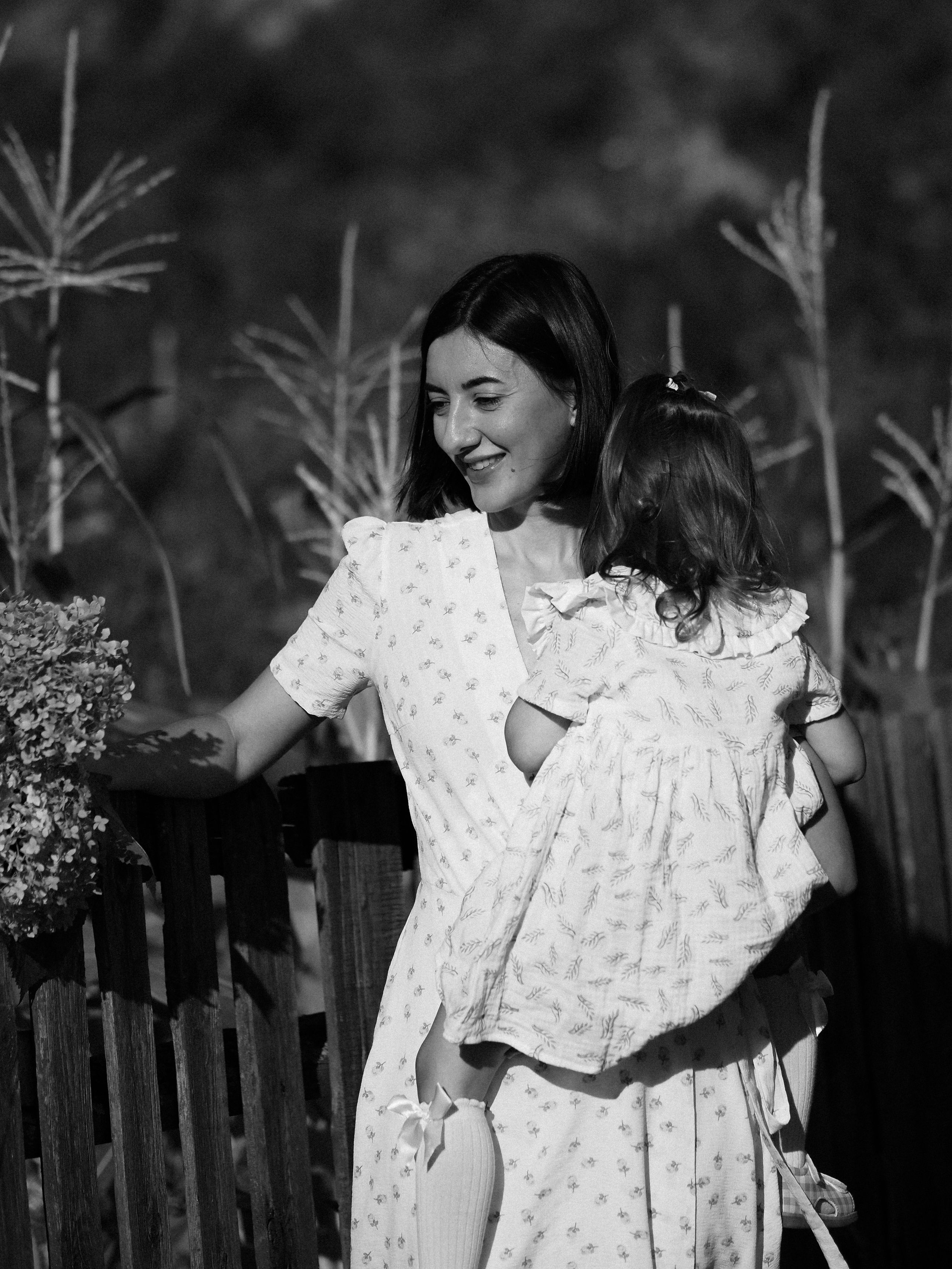 Гоняться по полю на тачке с мамой и папой. Обижаться. Смеяться. Фотограф Рязань. Семейный Свадебный фотограф