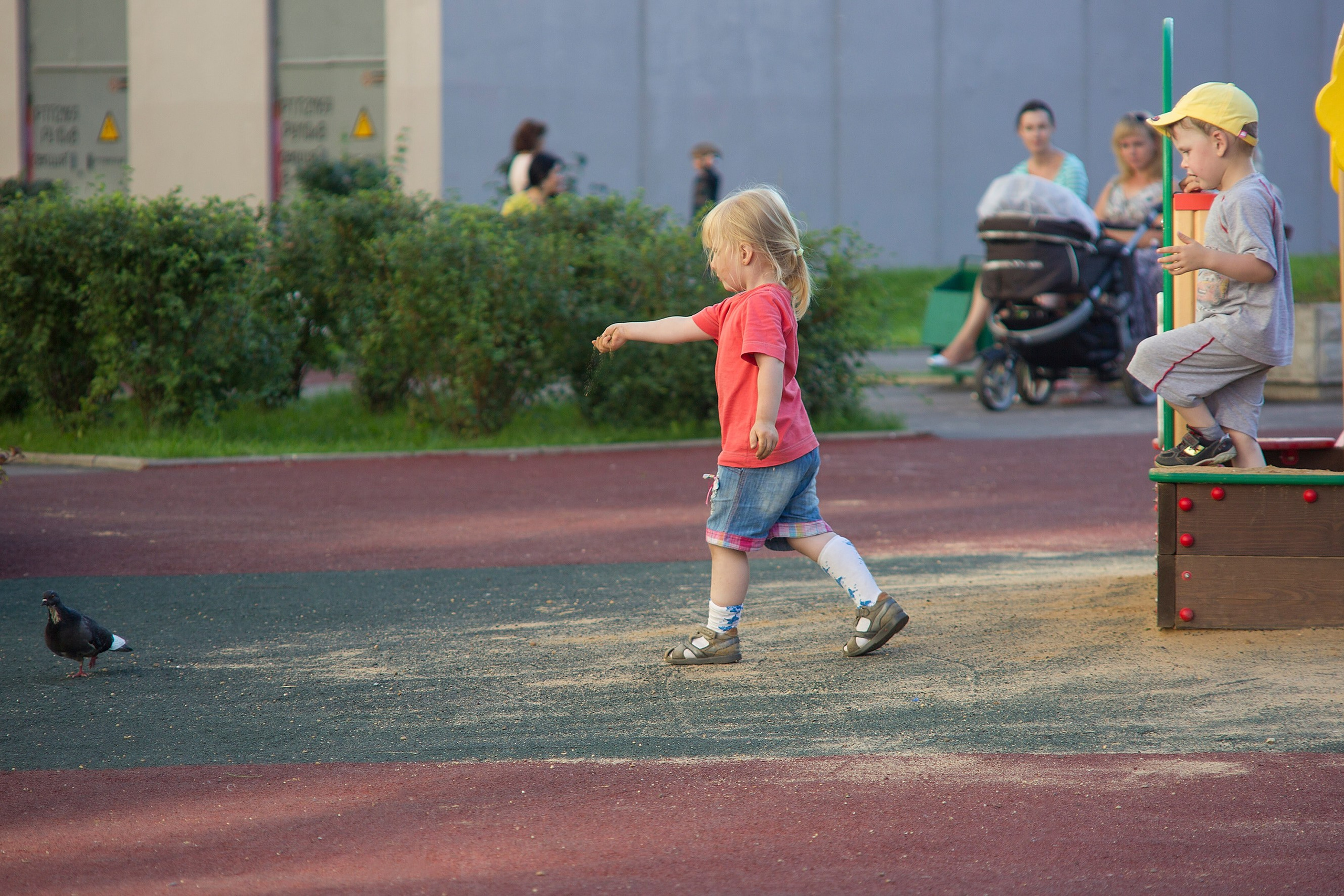 Детская фотография в помещении и на улице. Сайт фотографа Виталия Дени