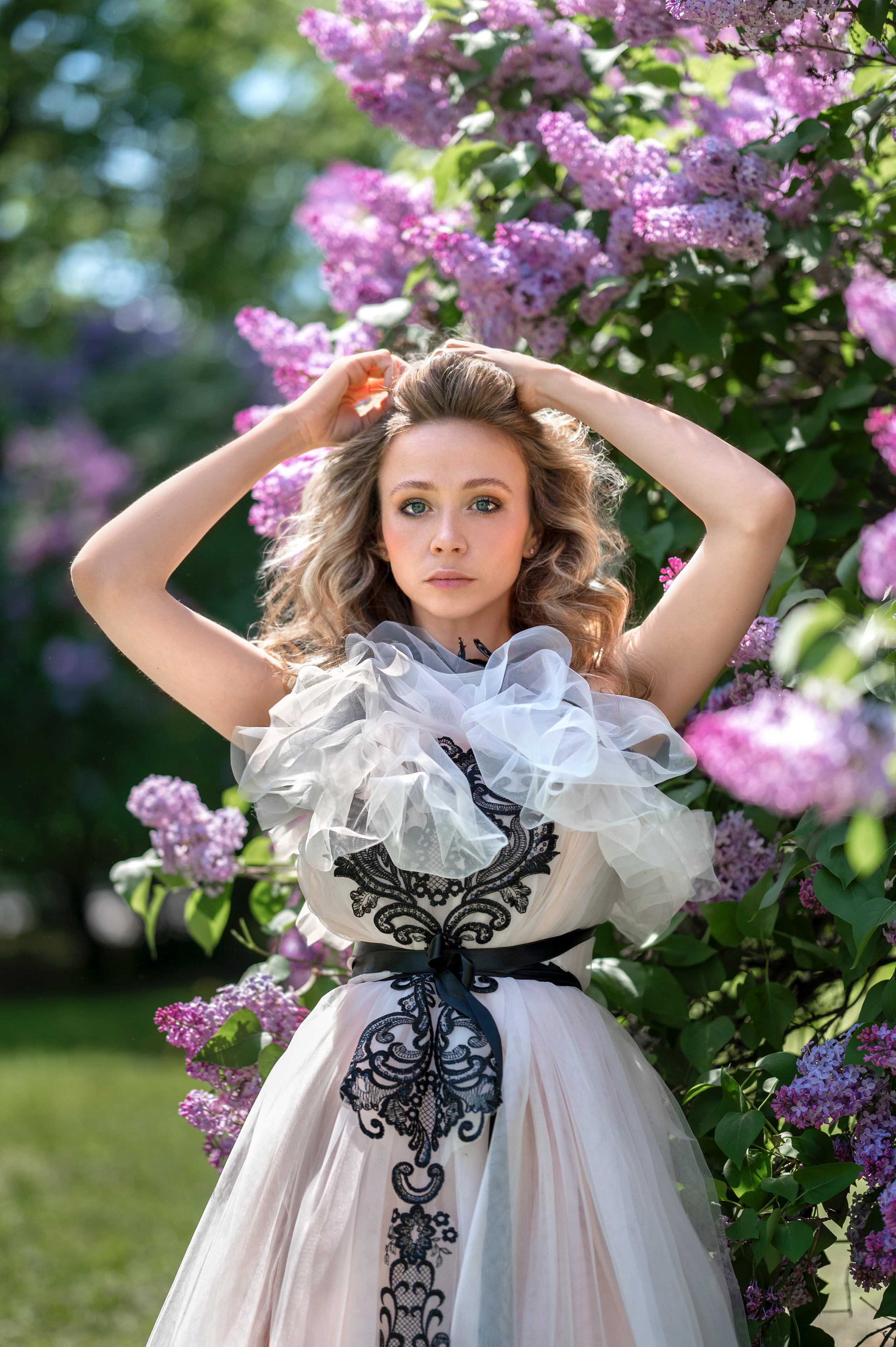 Фотосессия Алисы в сиреневом саду, часть1. Фотограф Елена Сасс Москва