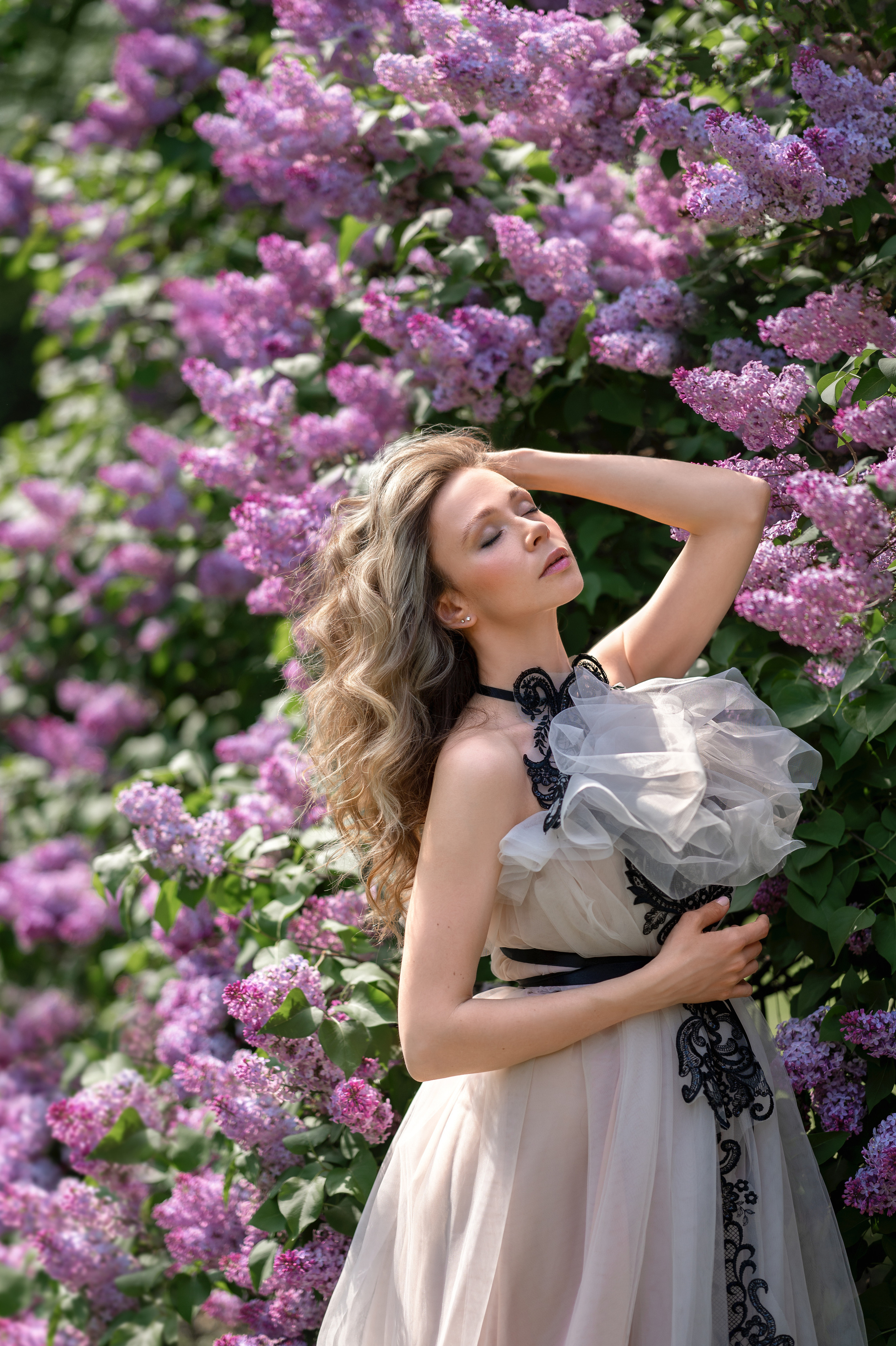 Фотосессия Алисы в сиреневом саду, часть1. Фотограф Елена Сасс Москва