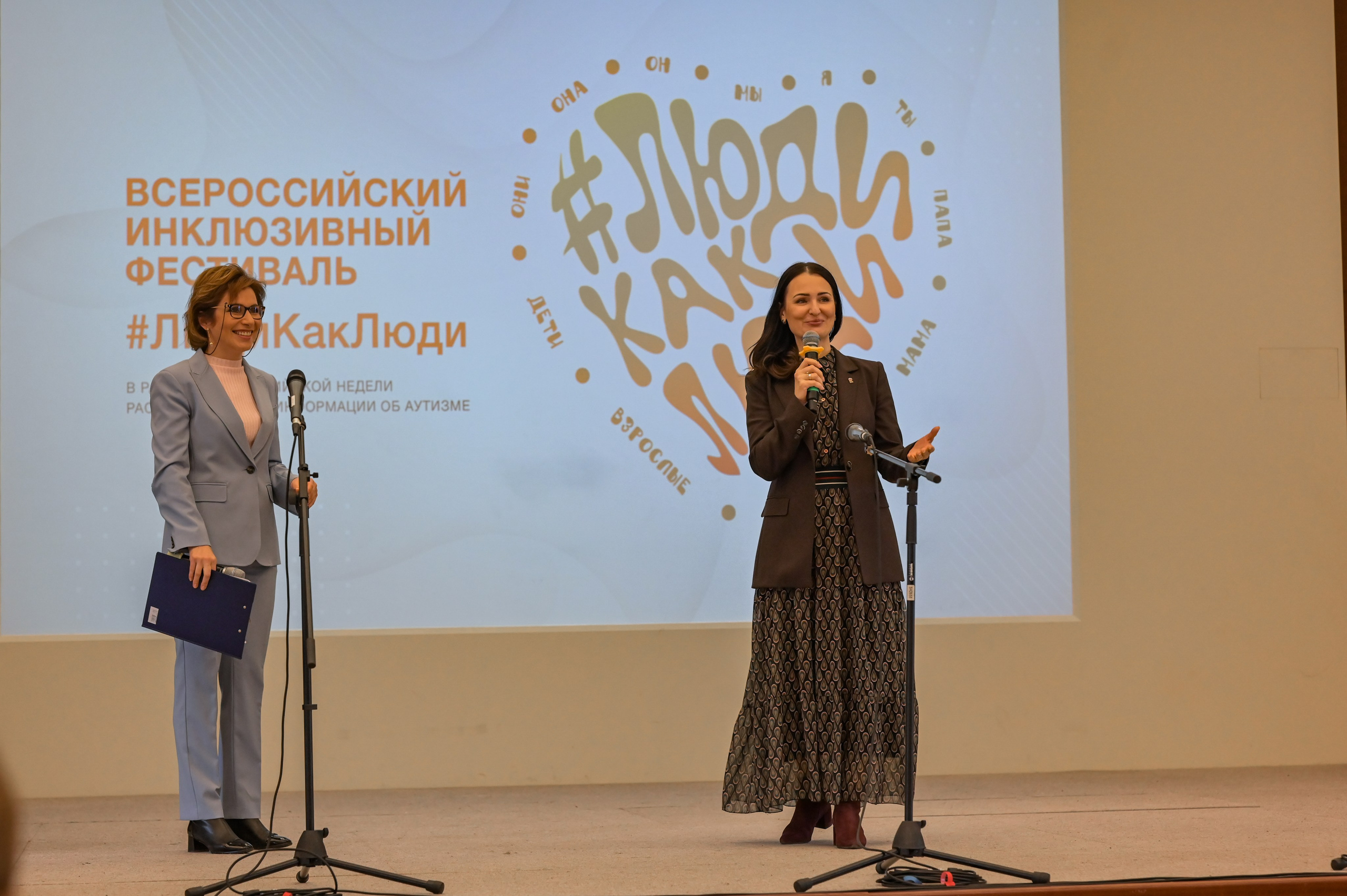 «Люди как люди» Царицыно 2024 г. Семейный и репортажный фотограф в Москве Анастасия Трубкина