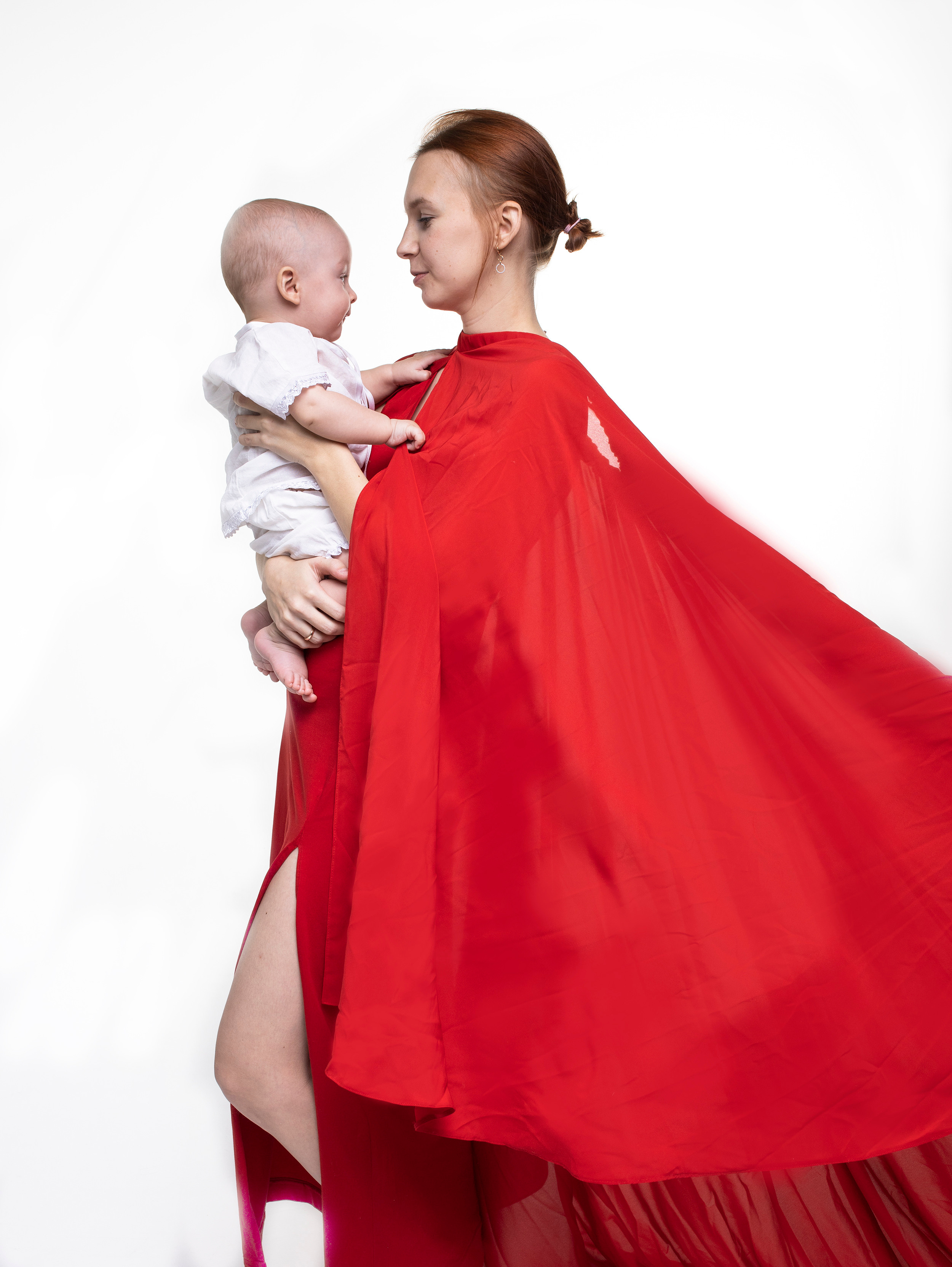 Катя с детьми на циклораме (студия Юпитер). Фотограф в СПб и ЛО Татьяна Кучерова