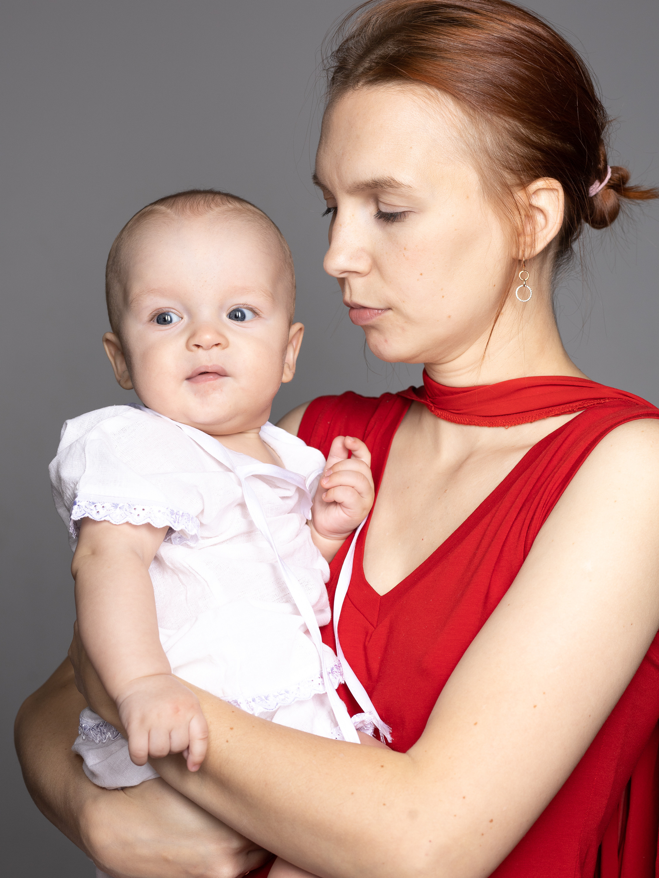 Катя с детьми на циклораме (студия Юпитер). Фотограф в СПб и ЛО Татьяна Кучерова