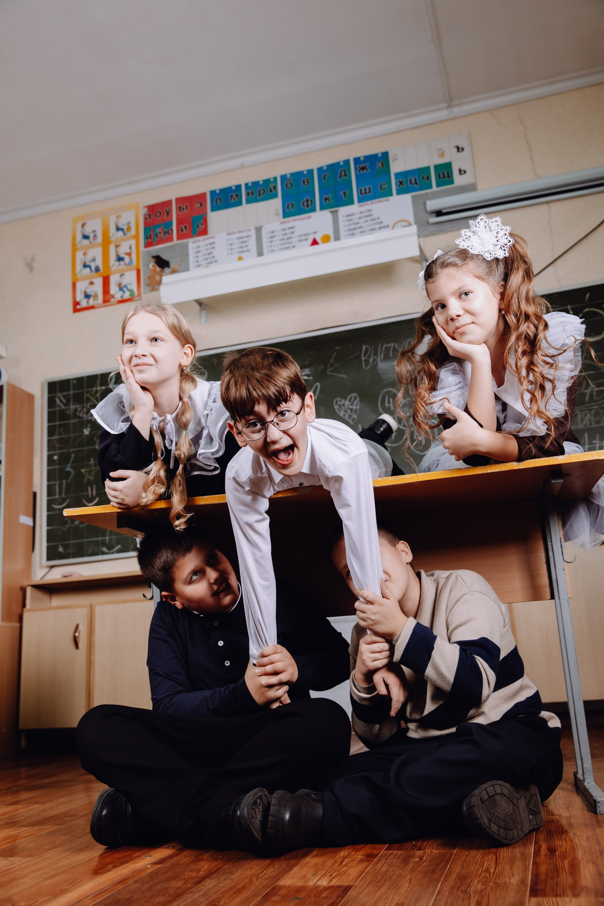 Школьные альбомы в Чернянке. Фотограф Максим Никонов