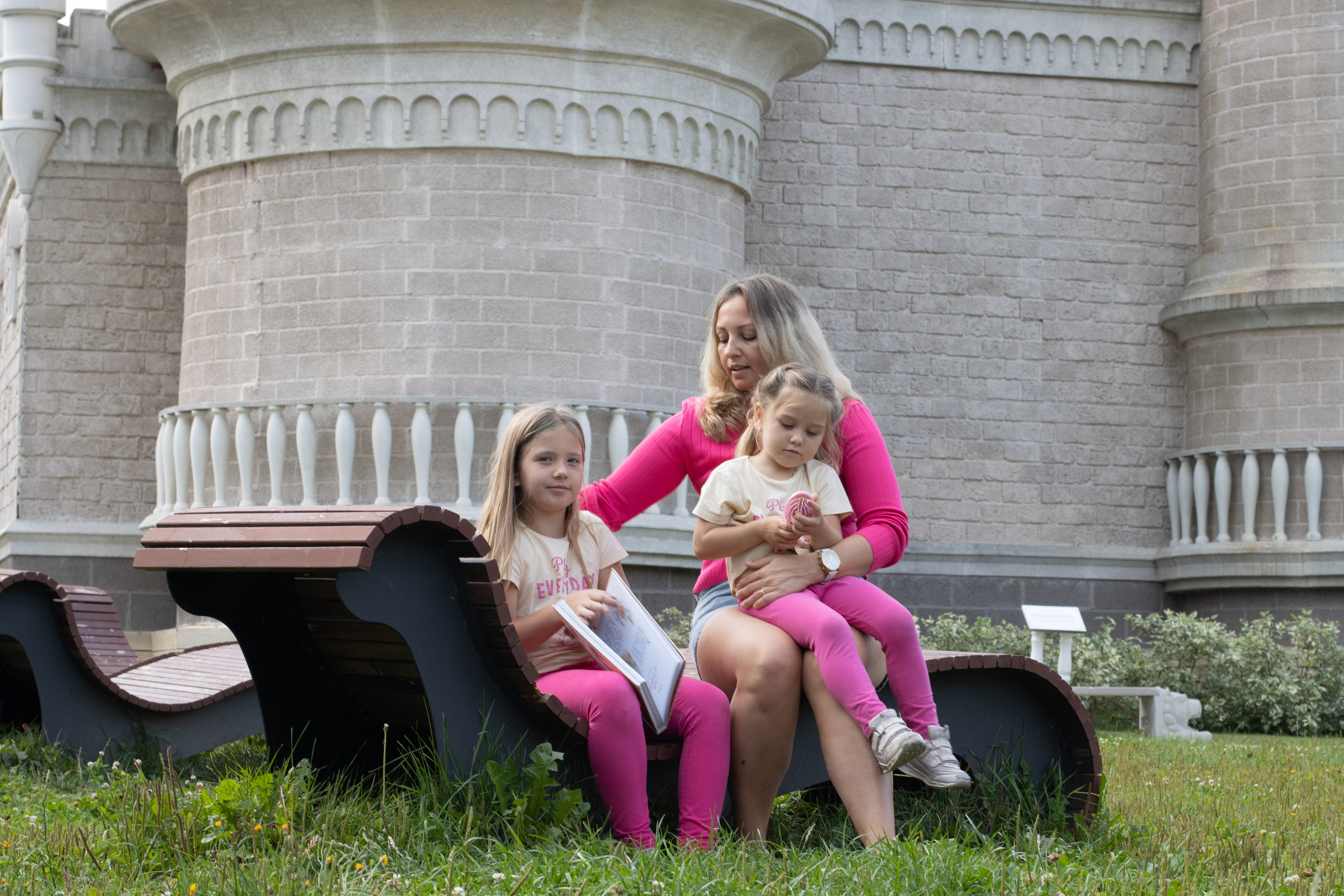 Две сестрички в парке. Главная