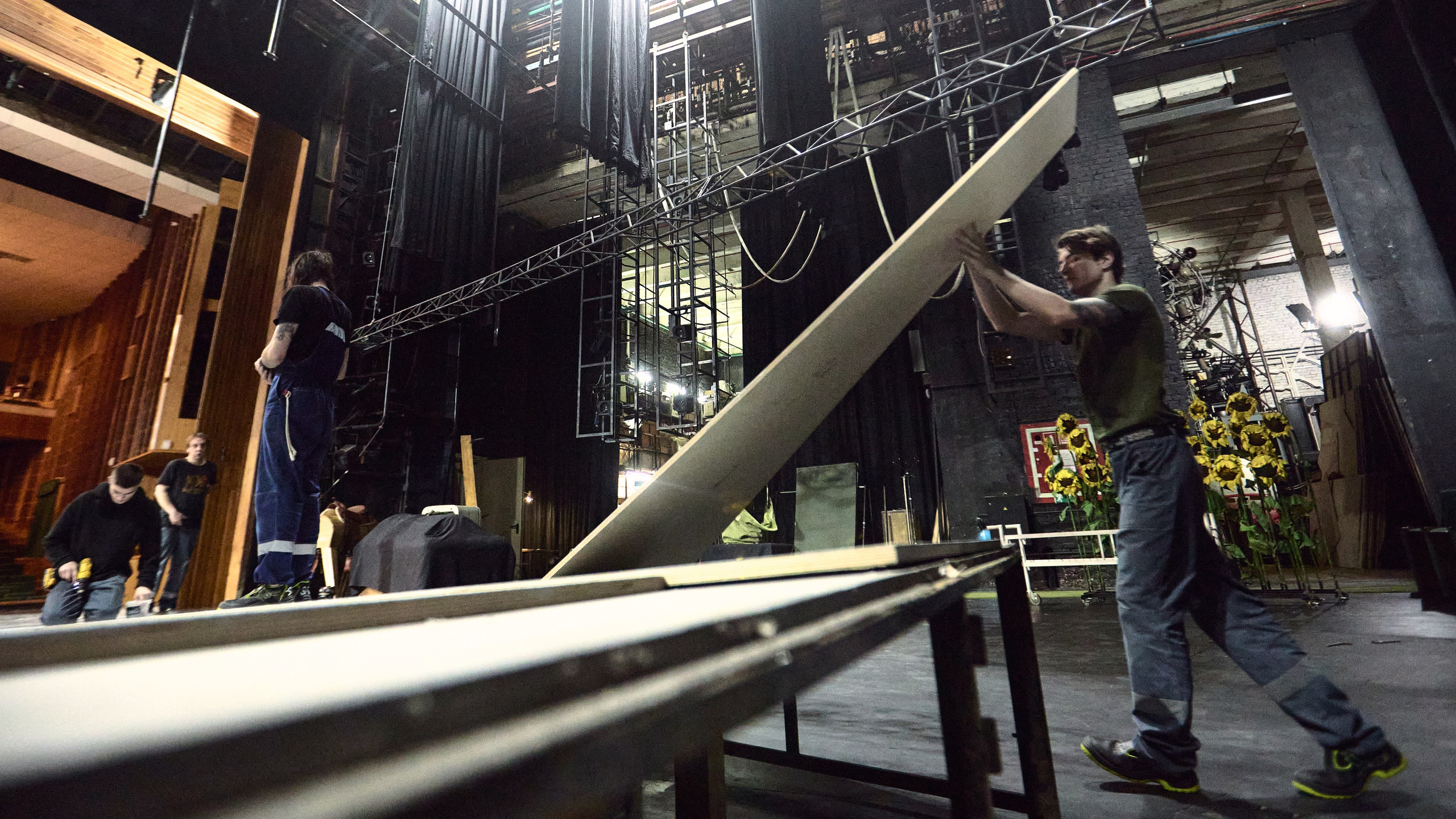 Монтаж спектакля Двойник. Фотограф Юлия Маринина