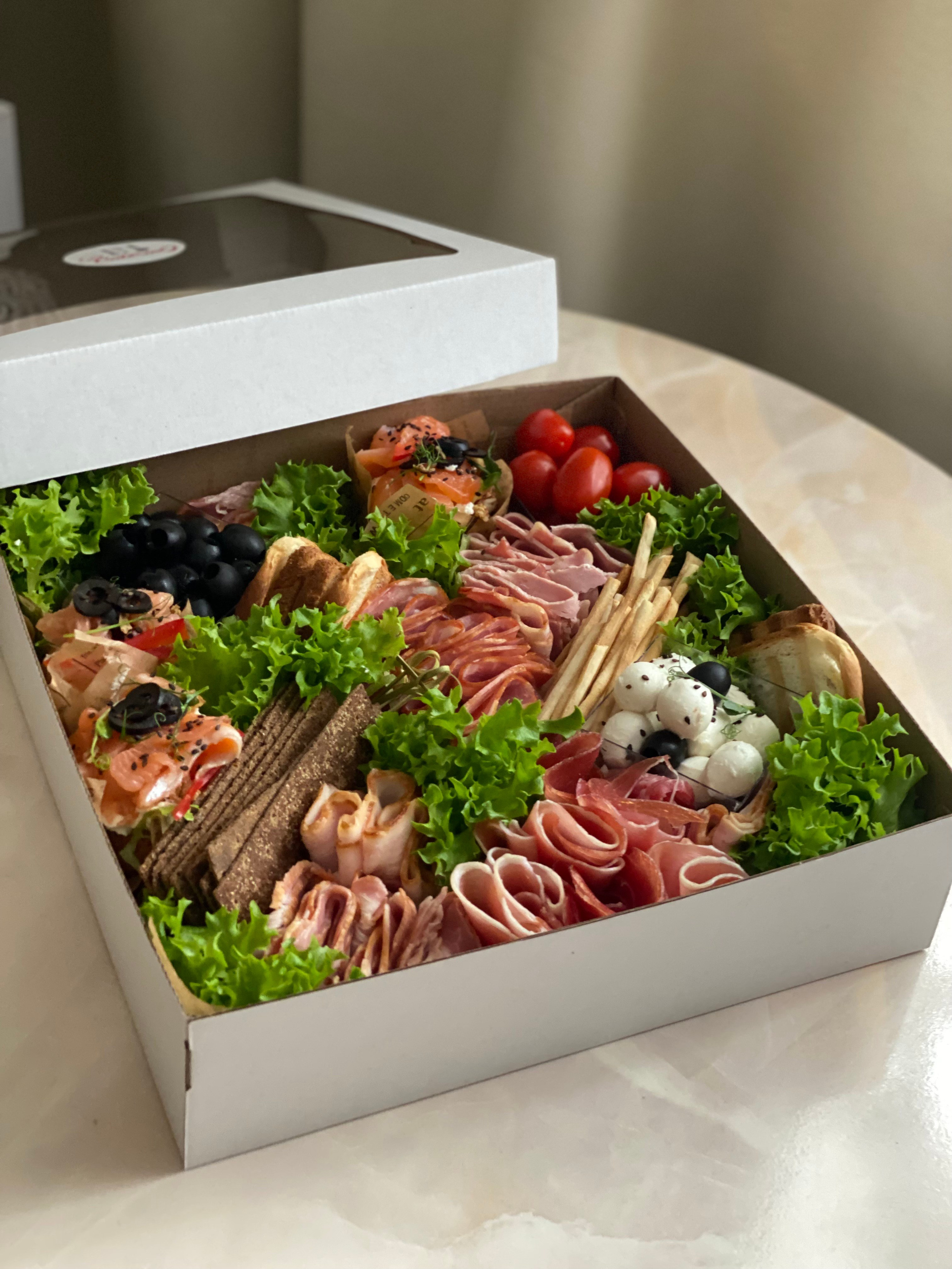 ГастроБоксы. Выездной кейтеринг, съедобные букеты, торты и сладости на заказ